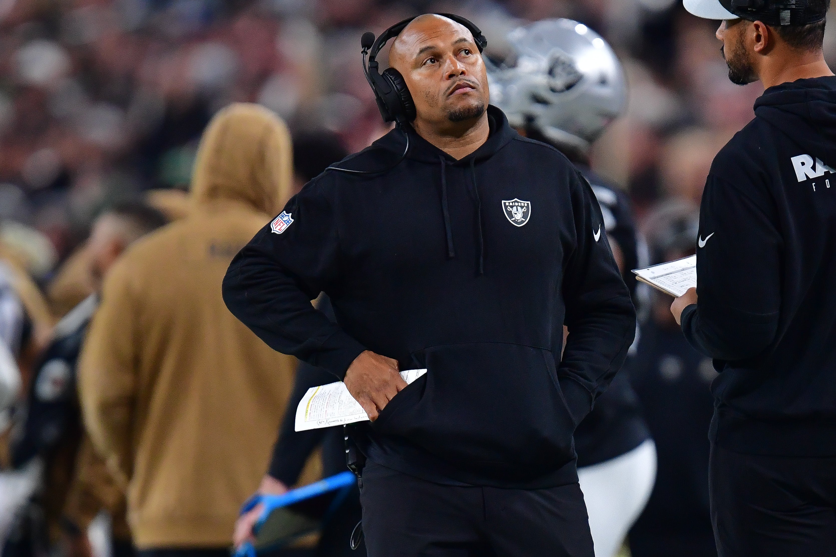 Las Vegas Raiders head coach Antonio Pierce
