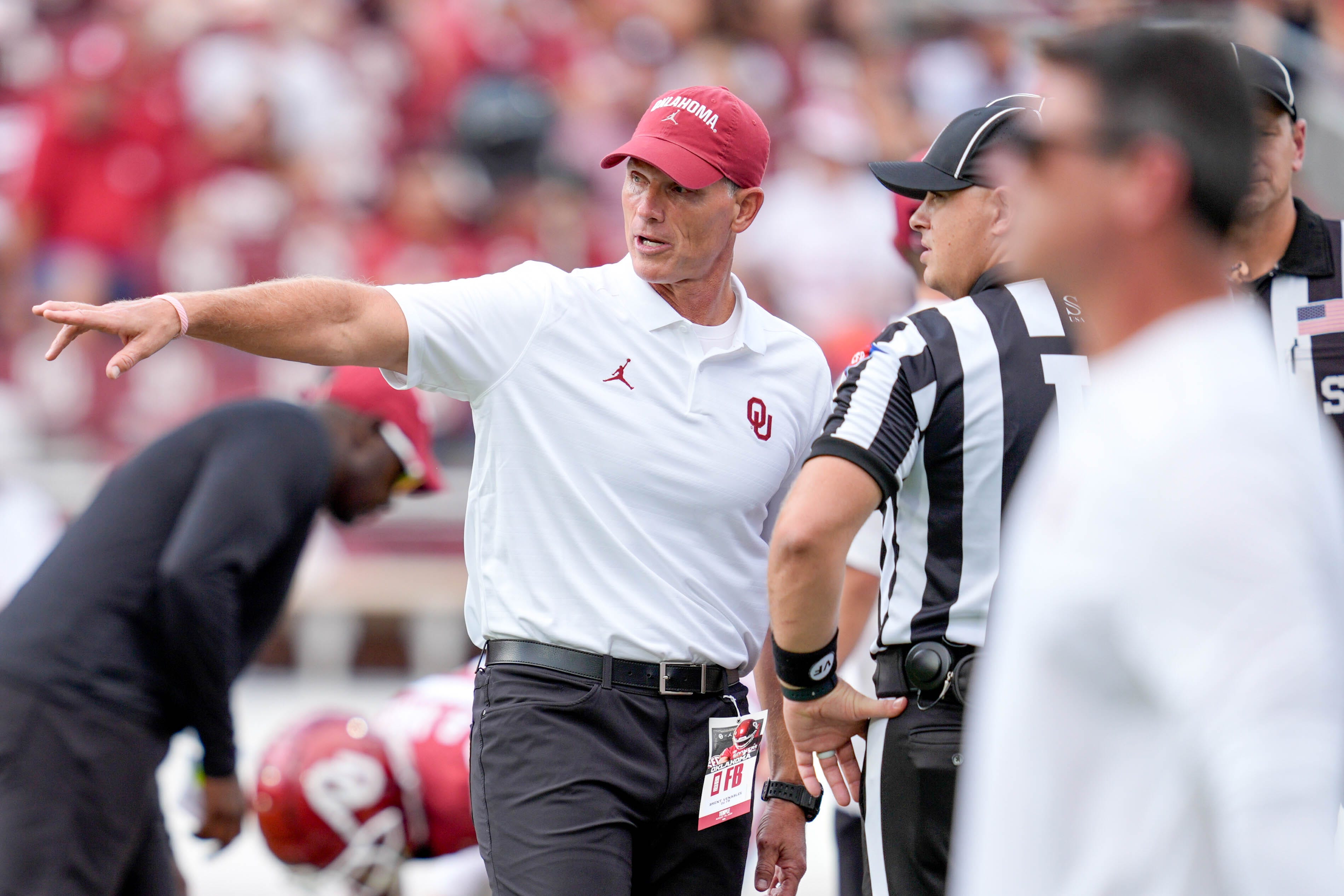 Oklahoma Sooners head coach Brent Venables
