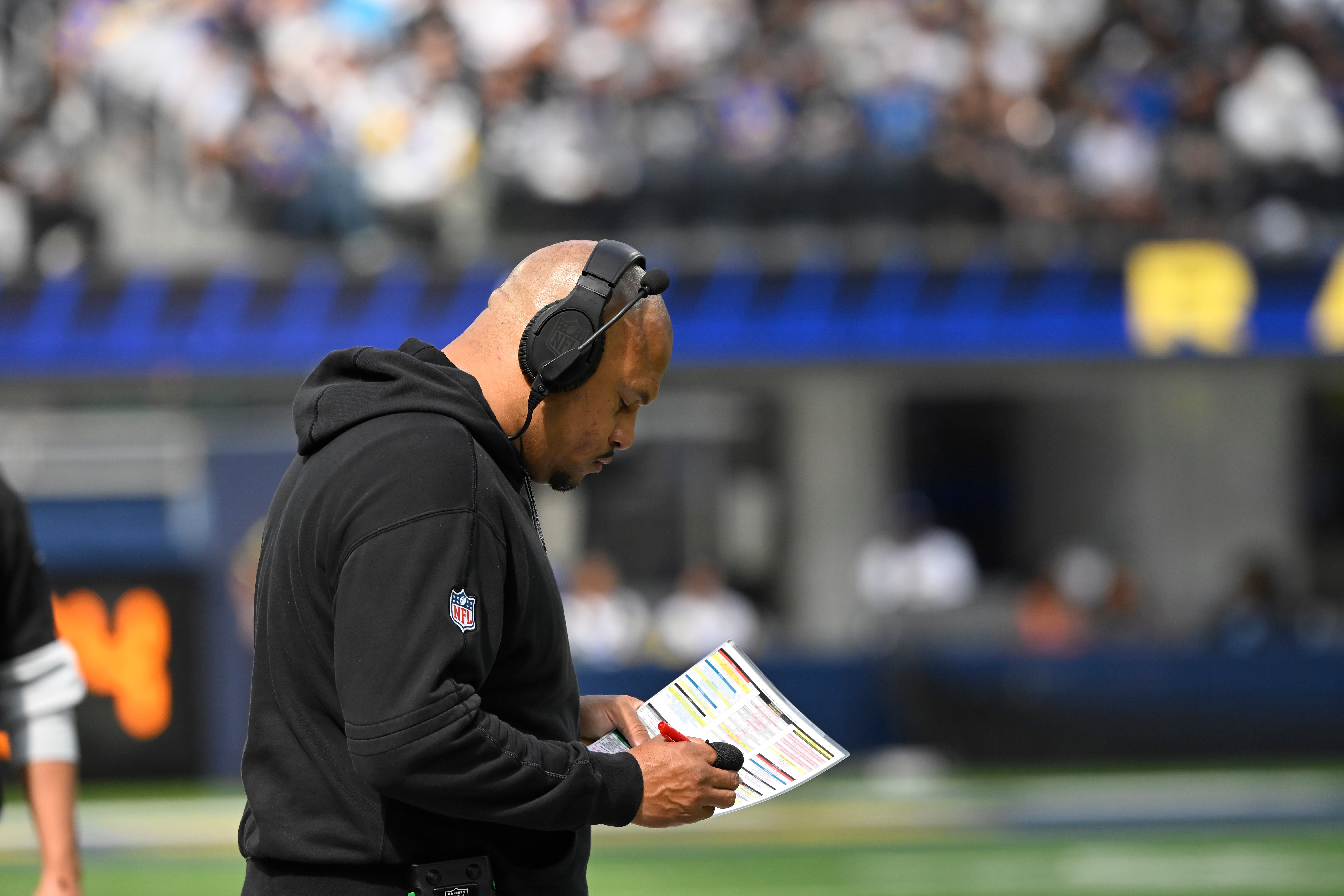 Las Vegas Raiders head coach Antonio Pierce