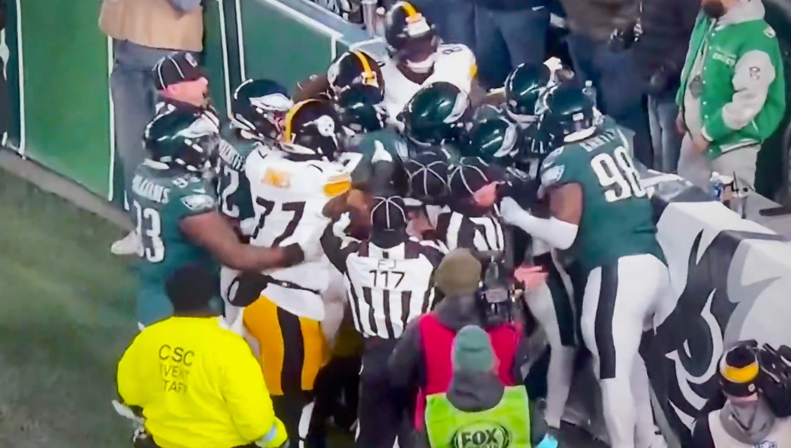 Philadelphia Eagles and Pittsburgh Steelers fight during Week 15 matchup