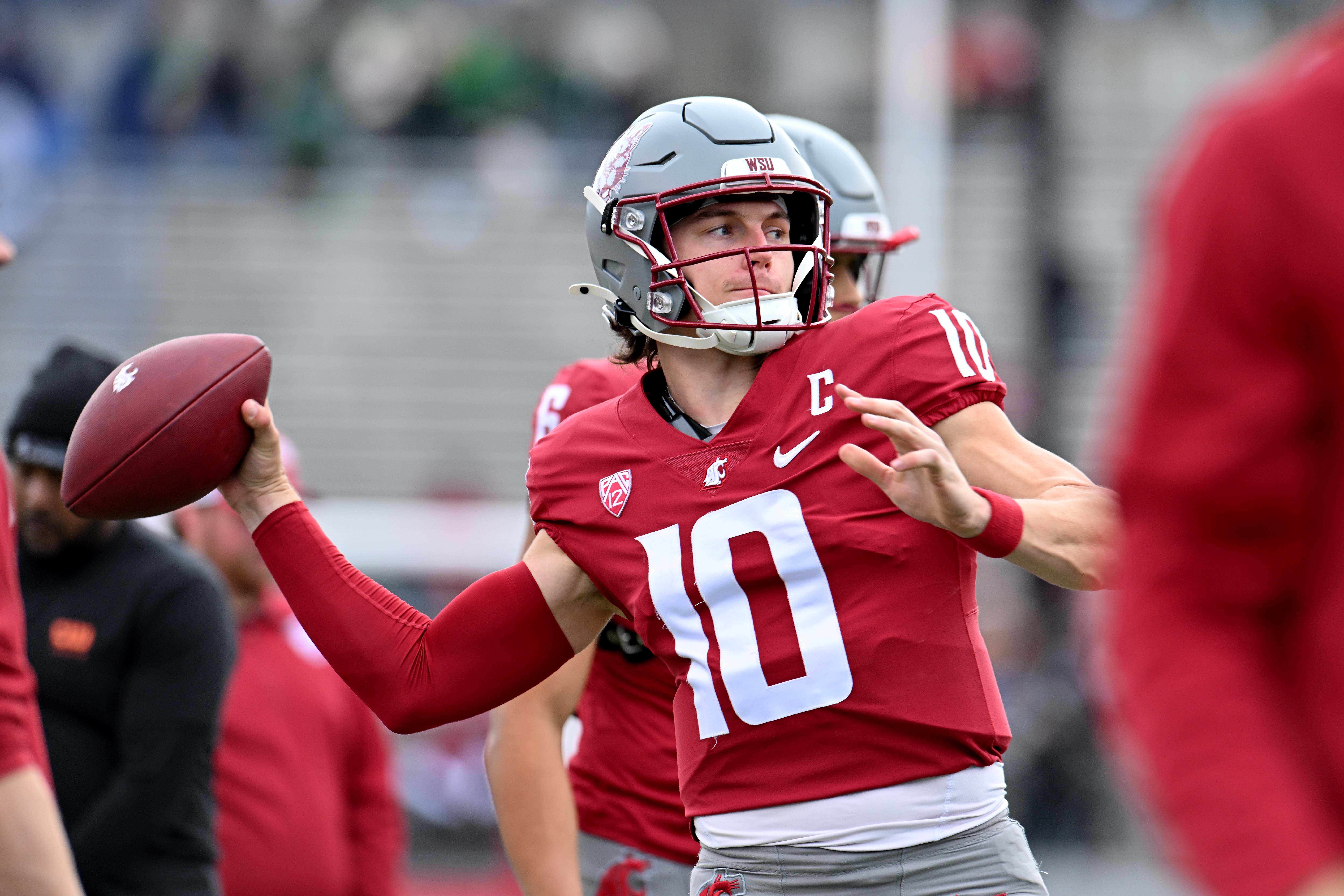 Oct 19, 2024; Pullman, Washington, USA; Washington State Cougars quarterback John Mateer (10) warms up before a game against the Hawaii Warriors at Gesa Field at Martin Stadium. M