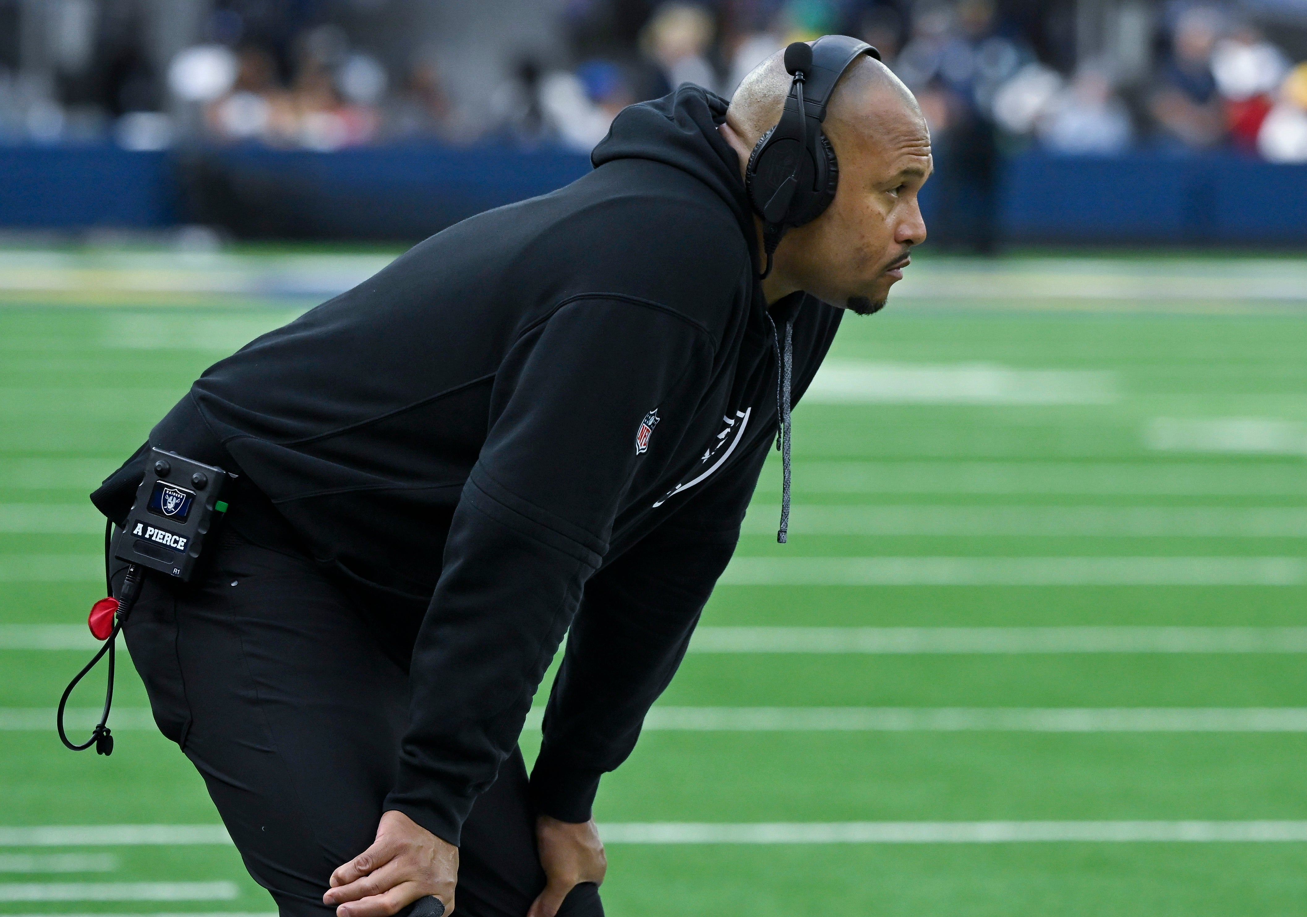 Las Vegas Raiders head coach Antonio Pierce