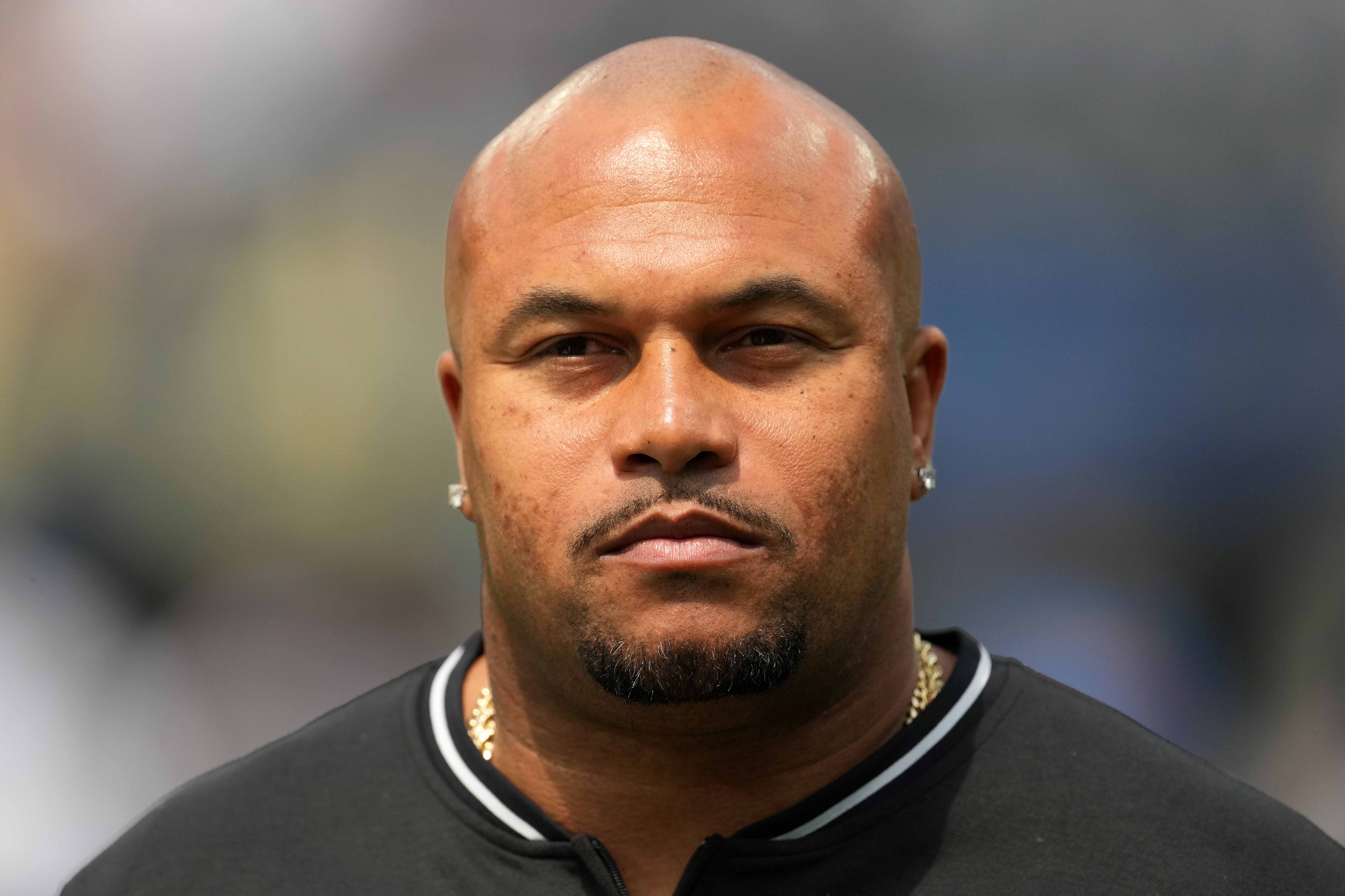 Las vegas Raiders head coach Antonio Pierce