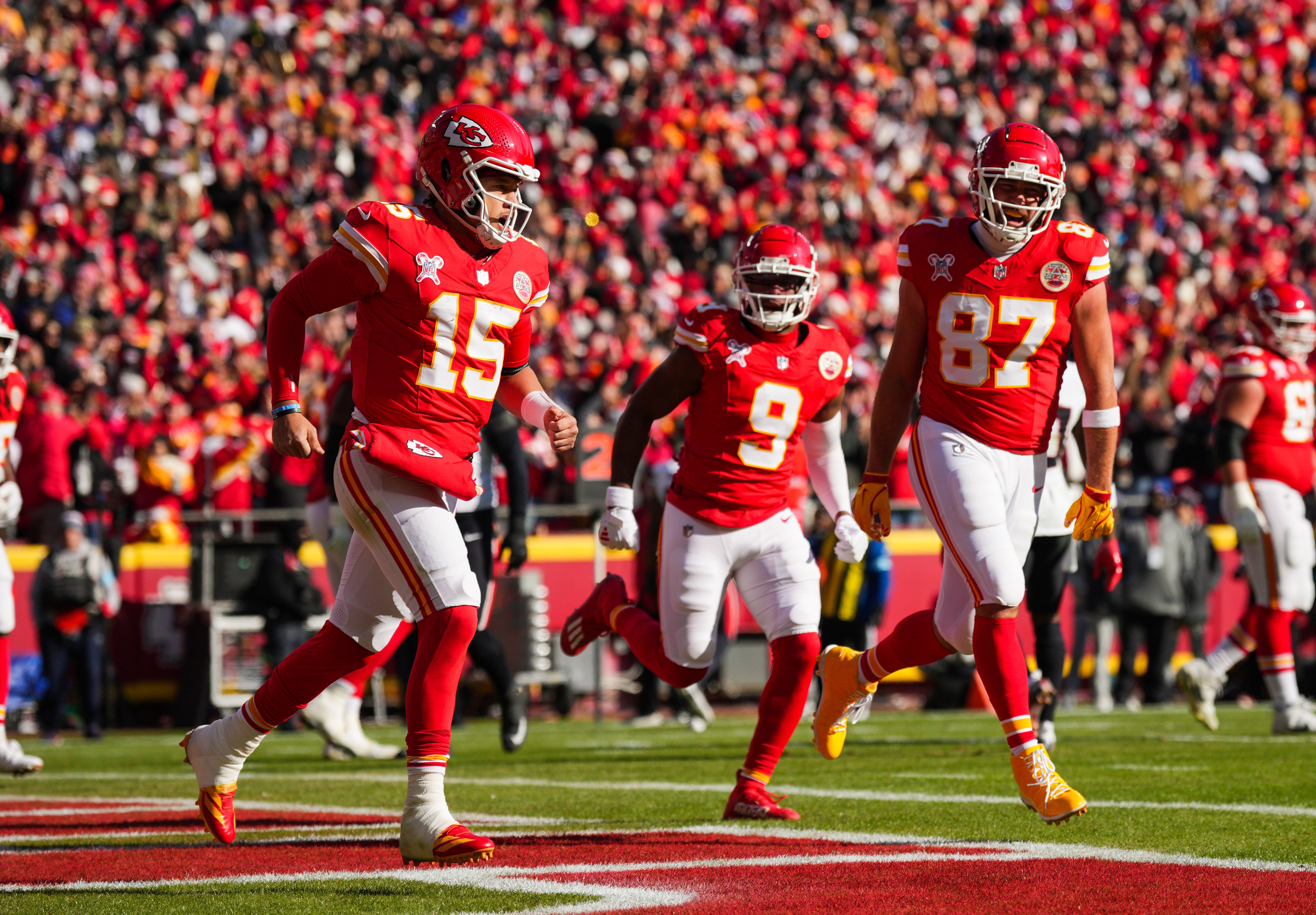 Chiefs QB Patrick Mahomes (15) celebrates with TE Travis Kelce (87) and WR JuJu Smith-Schuster (9) after scoring a touchdown during the first half against the Texans.