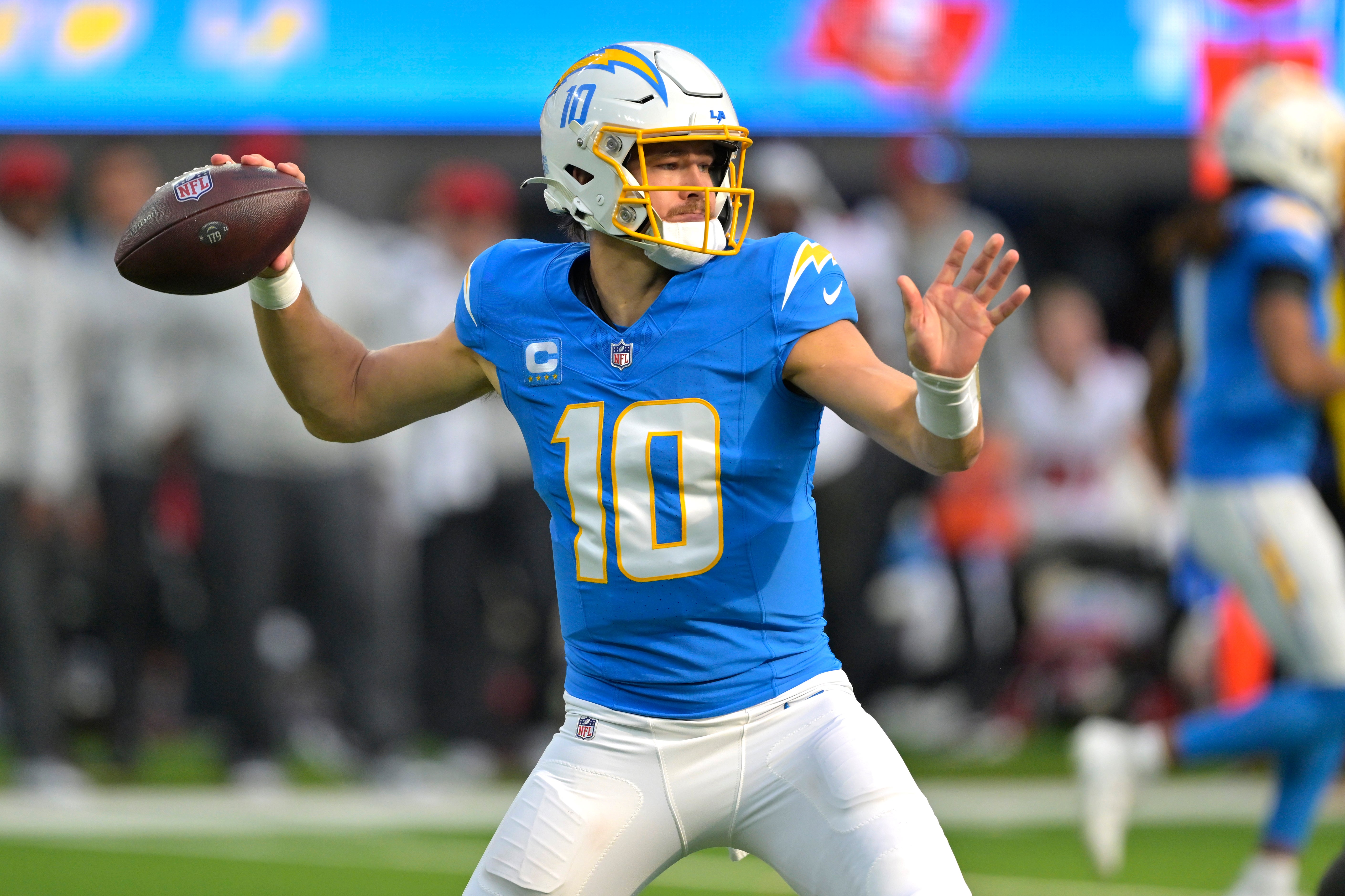 Los Angeles Chargers quarterback Justin Herbert (10) sets to pass in the first half against the Tampa Bay Buccaneers at SoFi Stadium.