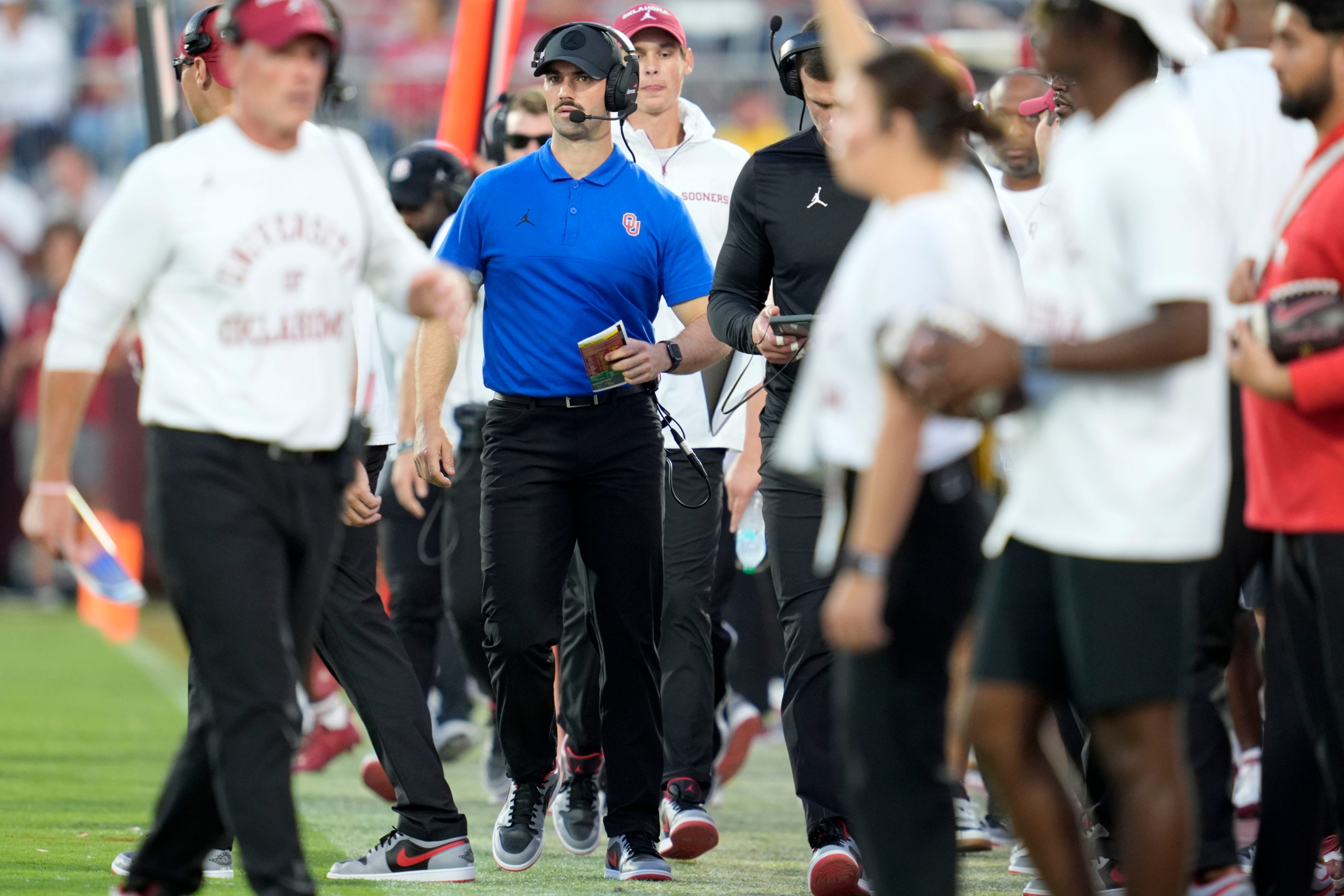 Oklahoma Sooners defensive coordinator Zac Alley