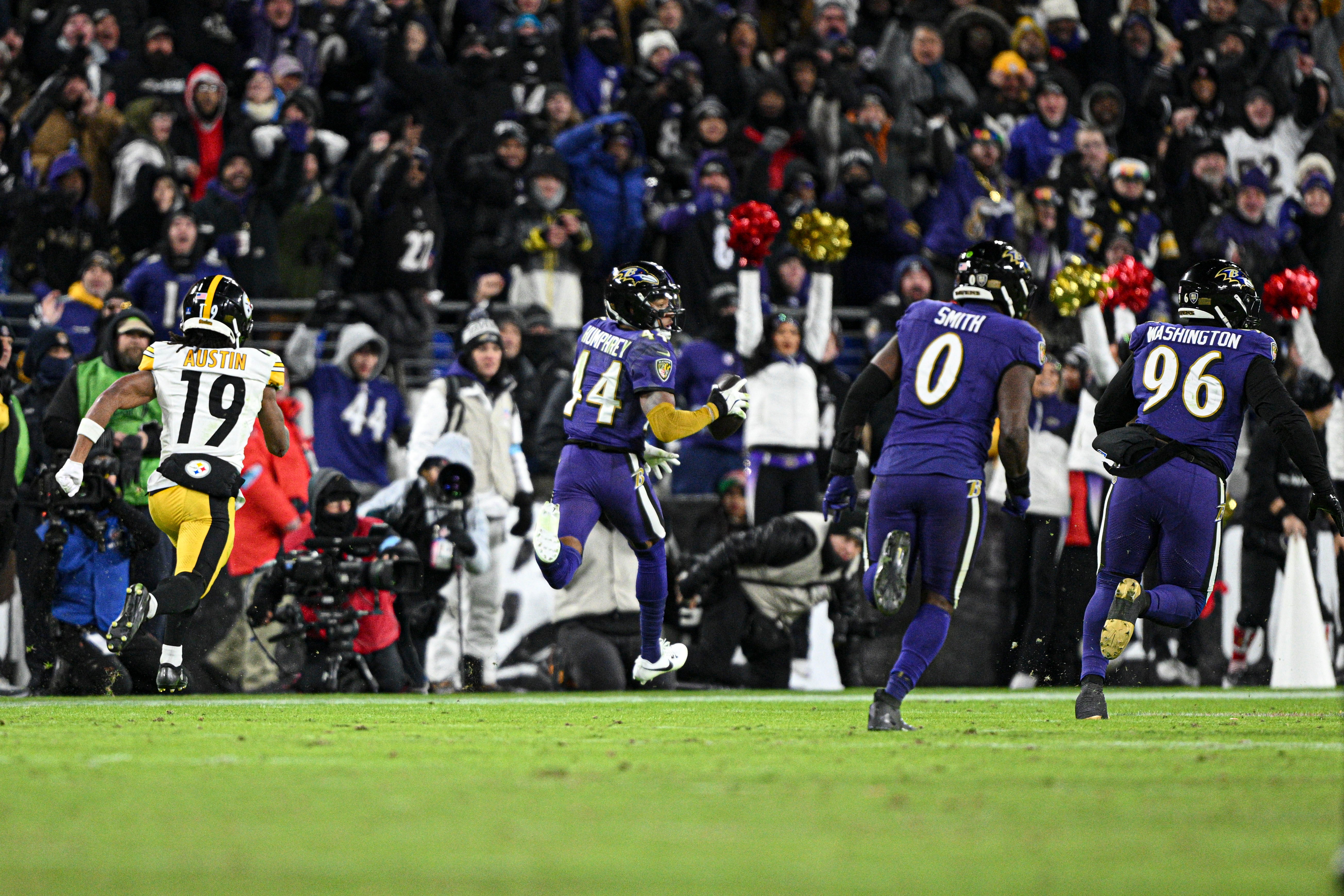 Ravens cornerback Marlon Humphrey (44) returns a interception for a touchdown during the second half against the Steelers.