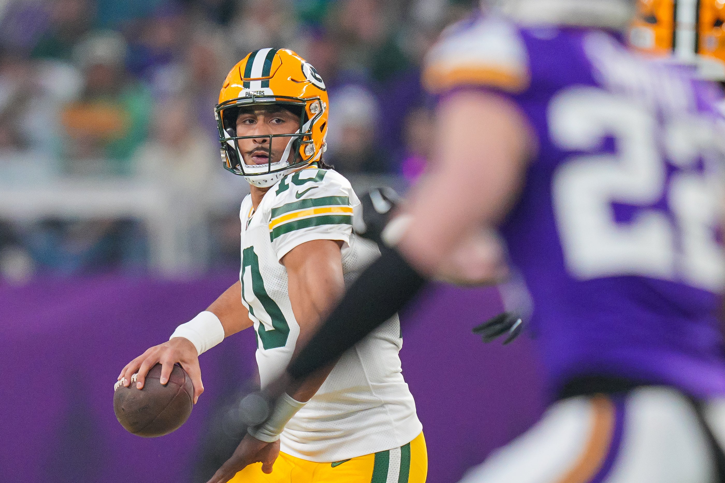 Green Bay Packers quarterback Jordan Love (10) looks to pass against Minnesota Vikings in the first quarter at U.S. Bank Stadium.