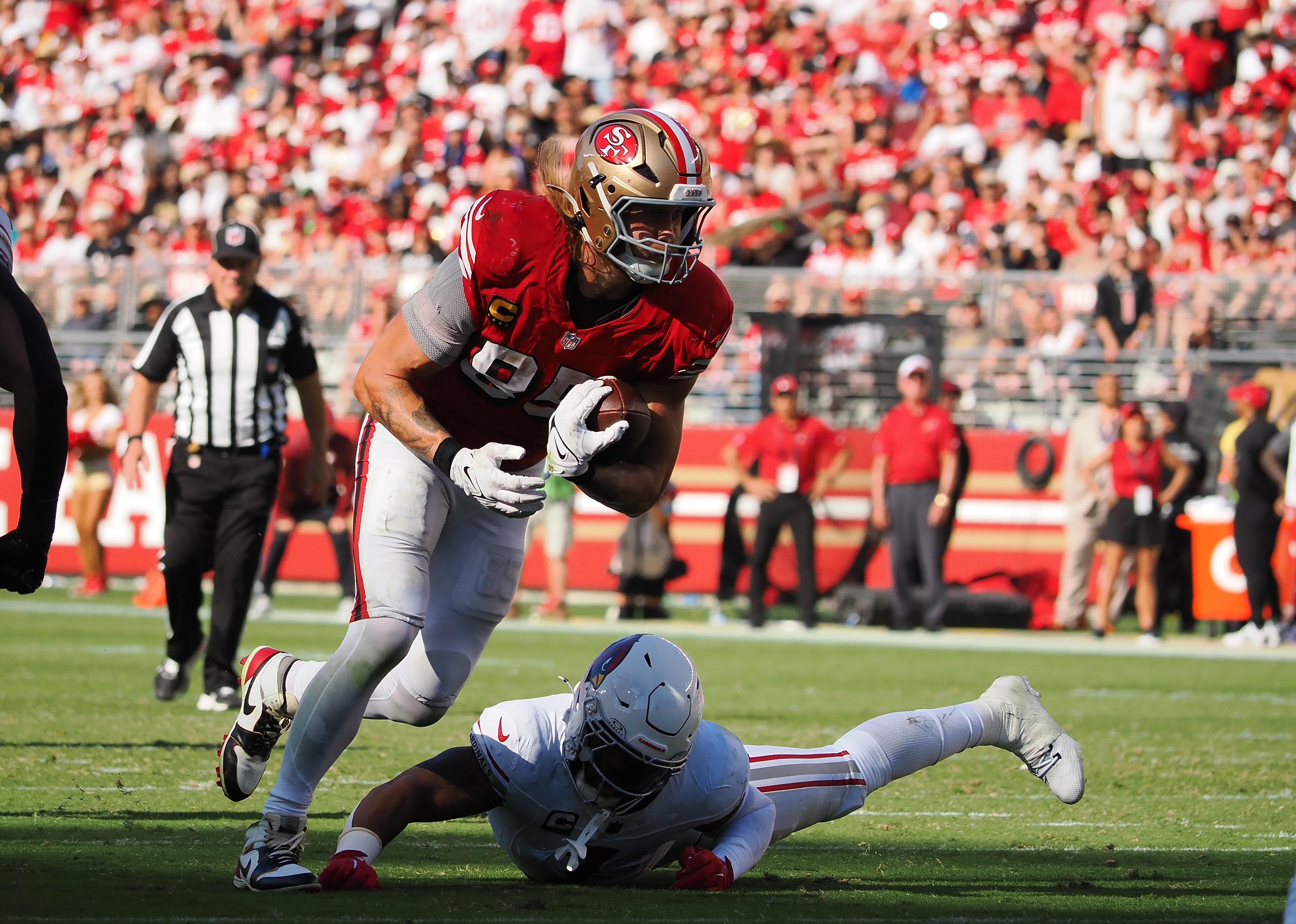 San Francisco 49ers tight end George Kittle (85) runs with the ball above Arizona Cardinals linebacker Kyzir White (7) during the fourth quarter at Levi's Stadium.