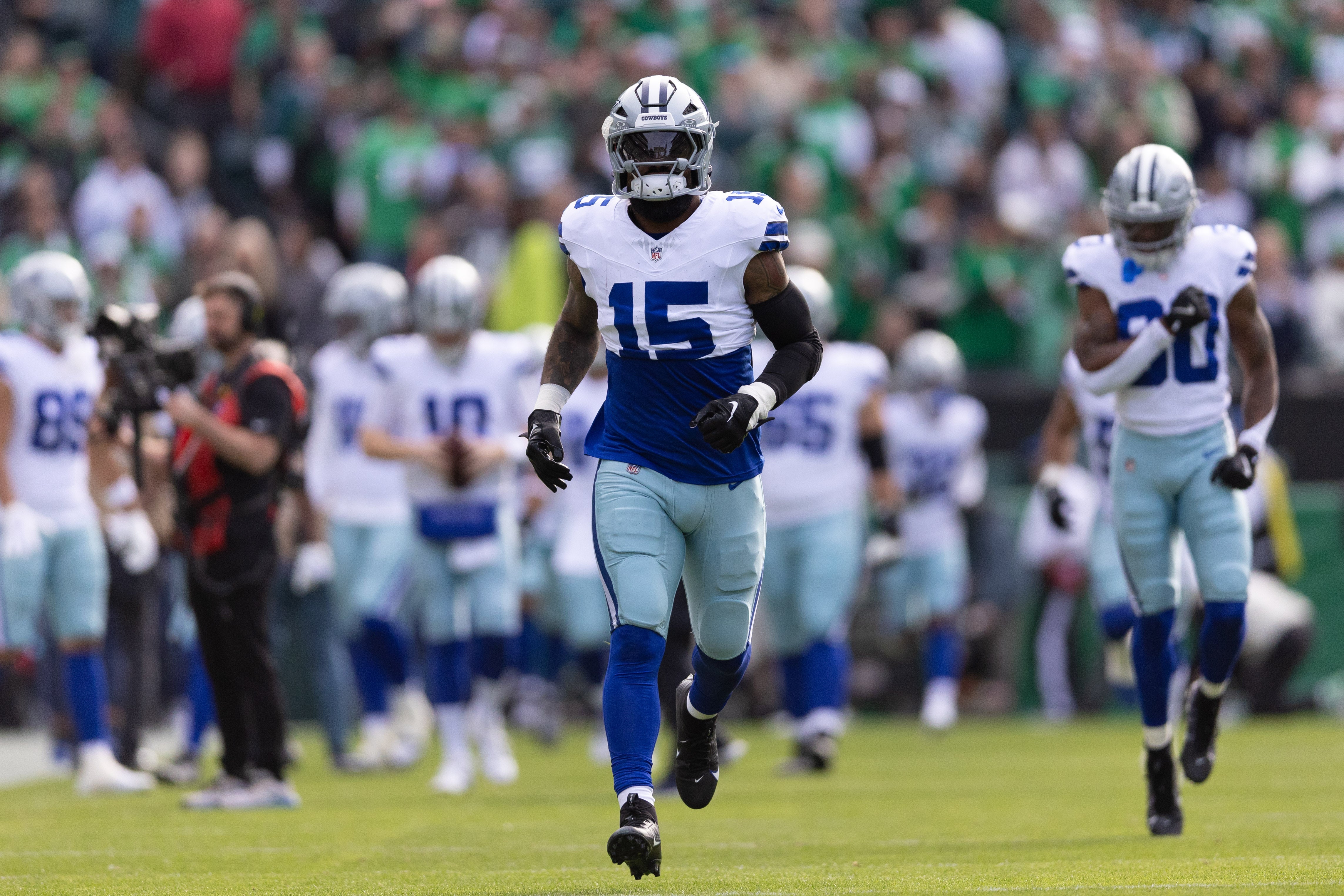 Dallas Cowboys running back Ezekiel Elliott (15) before action against the Philadelphia Eagles at Lincoln Financial Field.