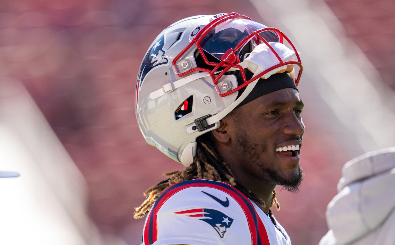 Sep 29, 2024; Santa Clara, California, USA; New England Patriots quarterback Joe Milton III (19) during warmups before the start of the game against the San Francisco 49ers at Levi's Stadium.