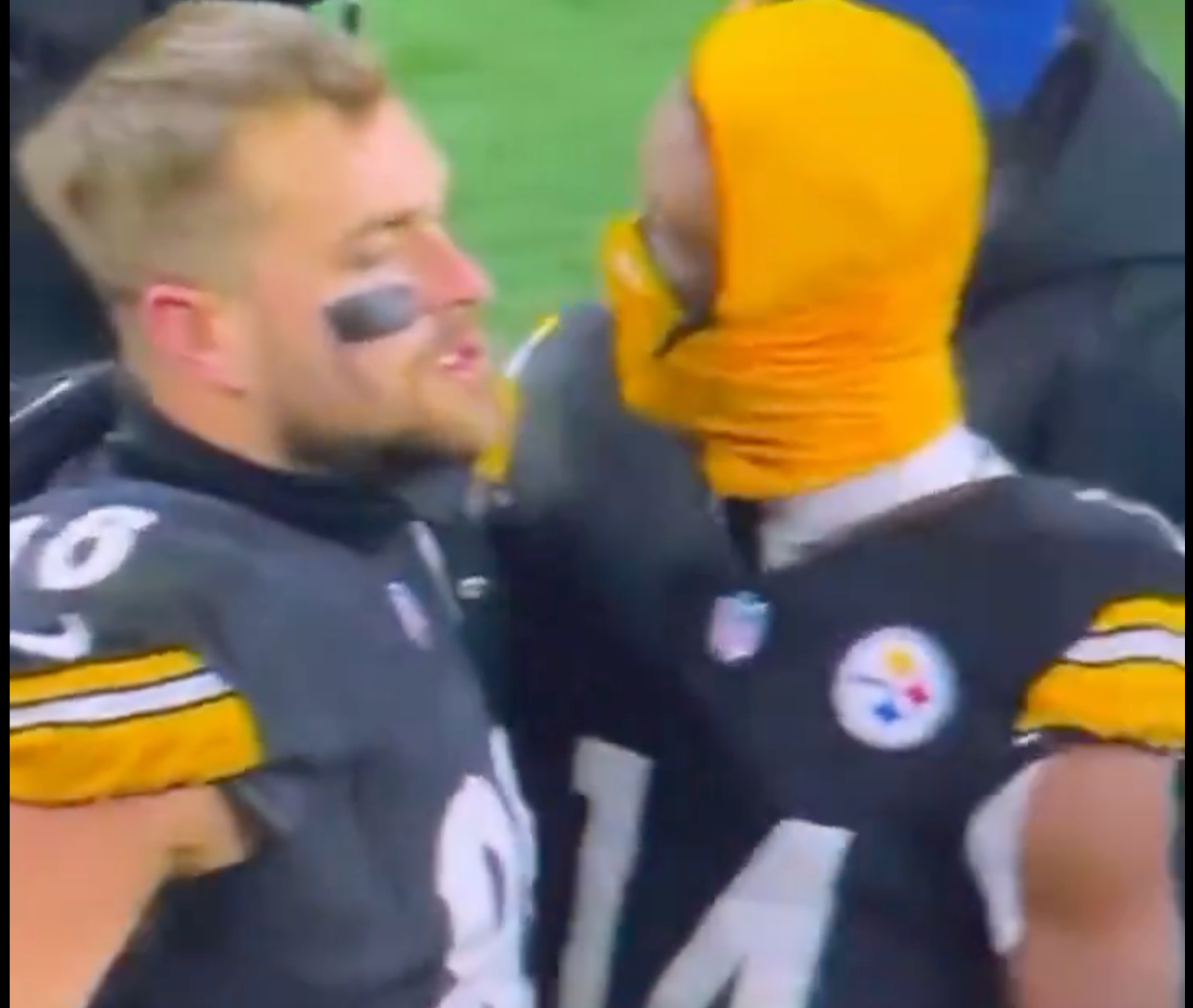 George Pickens argues with fans during Week 18 of 2024 NFL season game between the Pittsburgh Steelers and Cincinnati Bengals