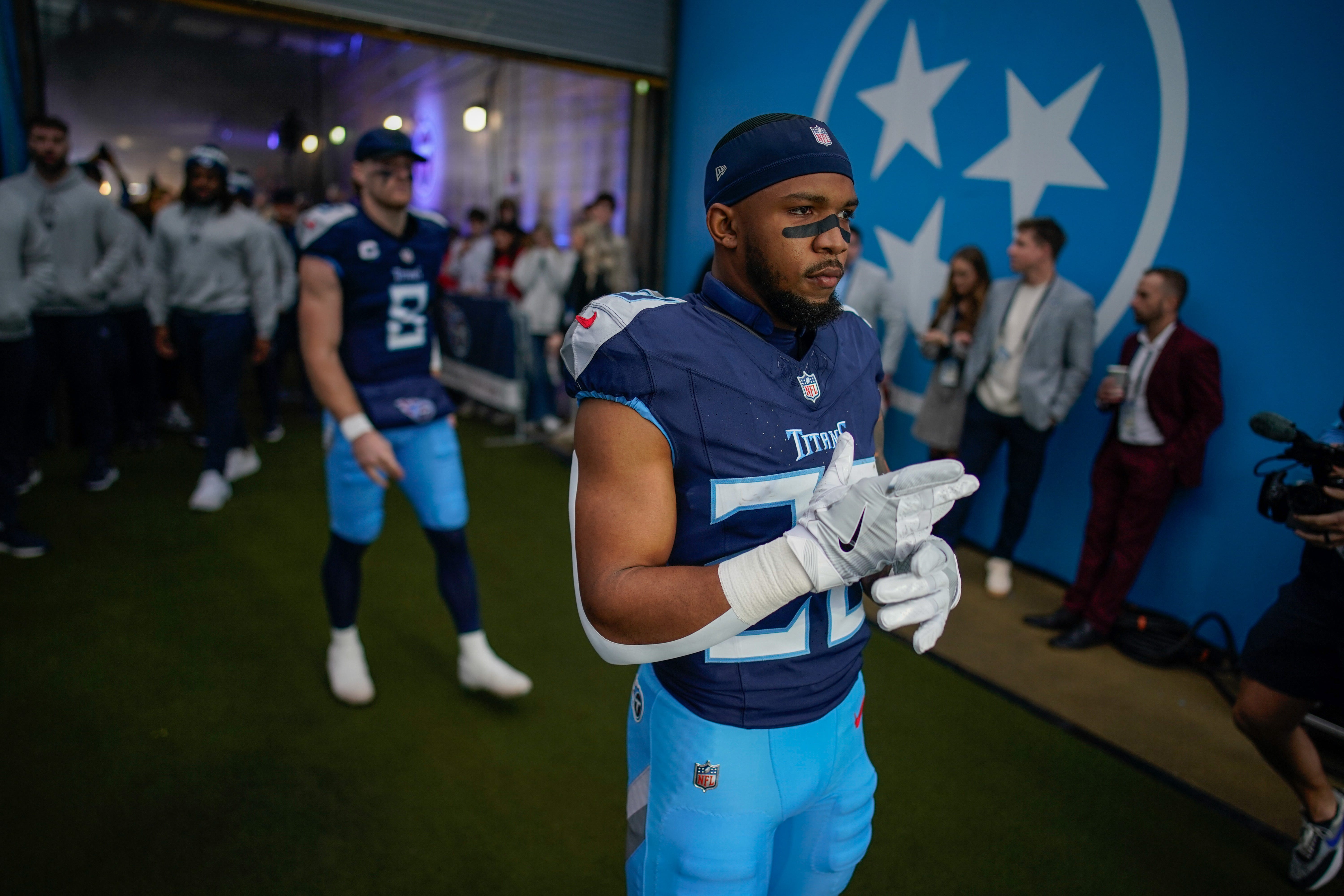 Tennessee Titans running back Tony Pollard (20) prepares to head out to the field before the Titans play the Bengals at Nissan Stadium in Nashville, Tenn., Sunday, Dec. 15, 2024 Andrew Nelles / The Tennessean-USA TODAY NETWORK via Imagn Images