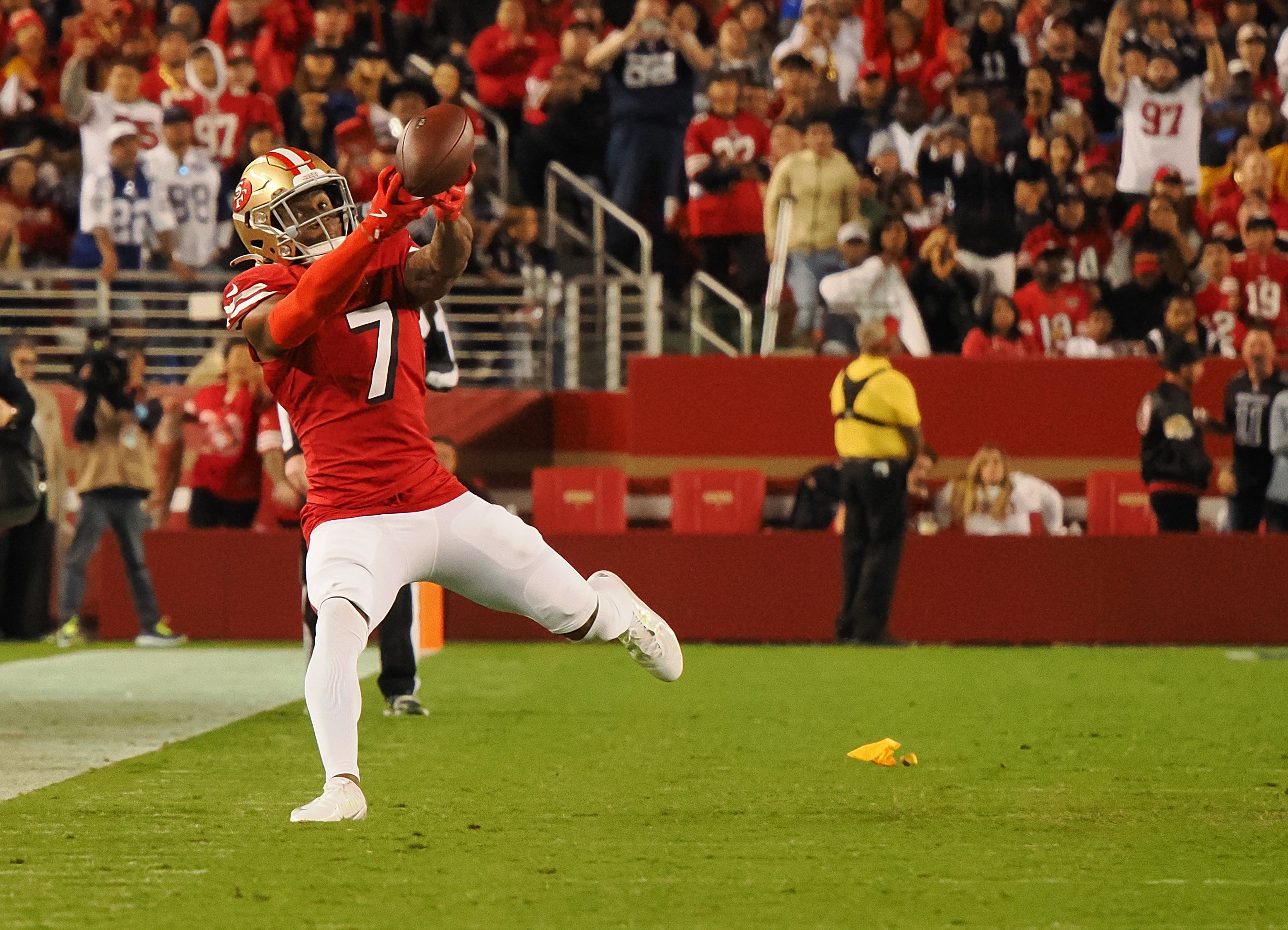 San Francisco 49ers cornerback Charvarius Ward (7) attempts to gather the ball on a Dallas Cowboys incomplete pass during the fourth quarter at Levi's Stadium.