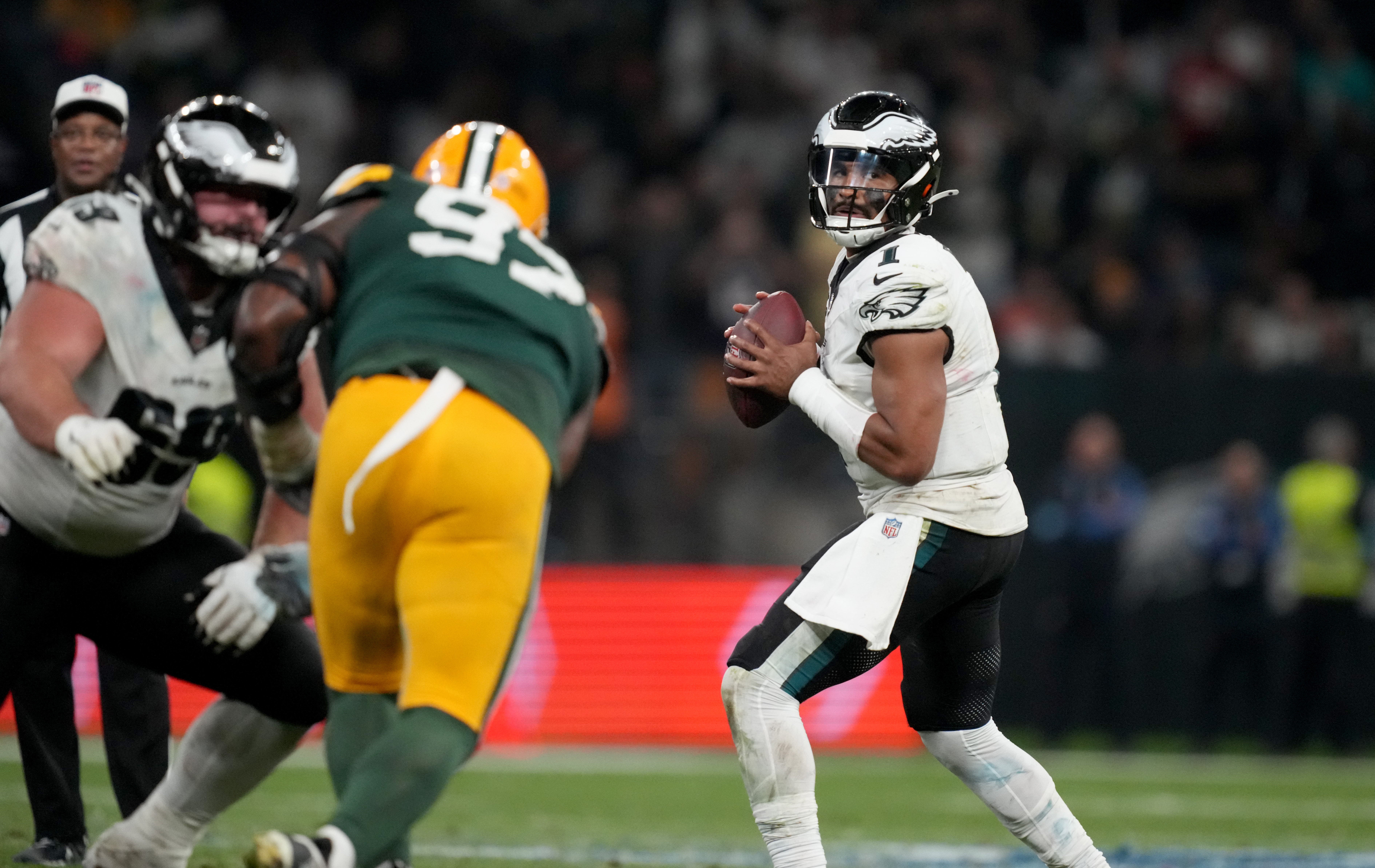 Philadelphia Eagles quarterback Jalen Hurts (1) drops to throw during the first half against the Green Bay Packers at Neo Quimica Arena.