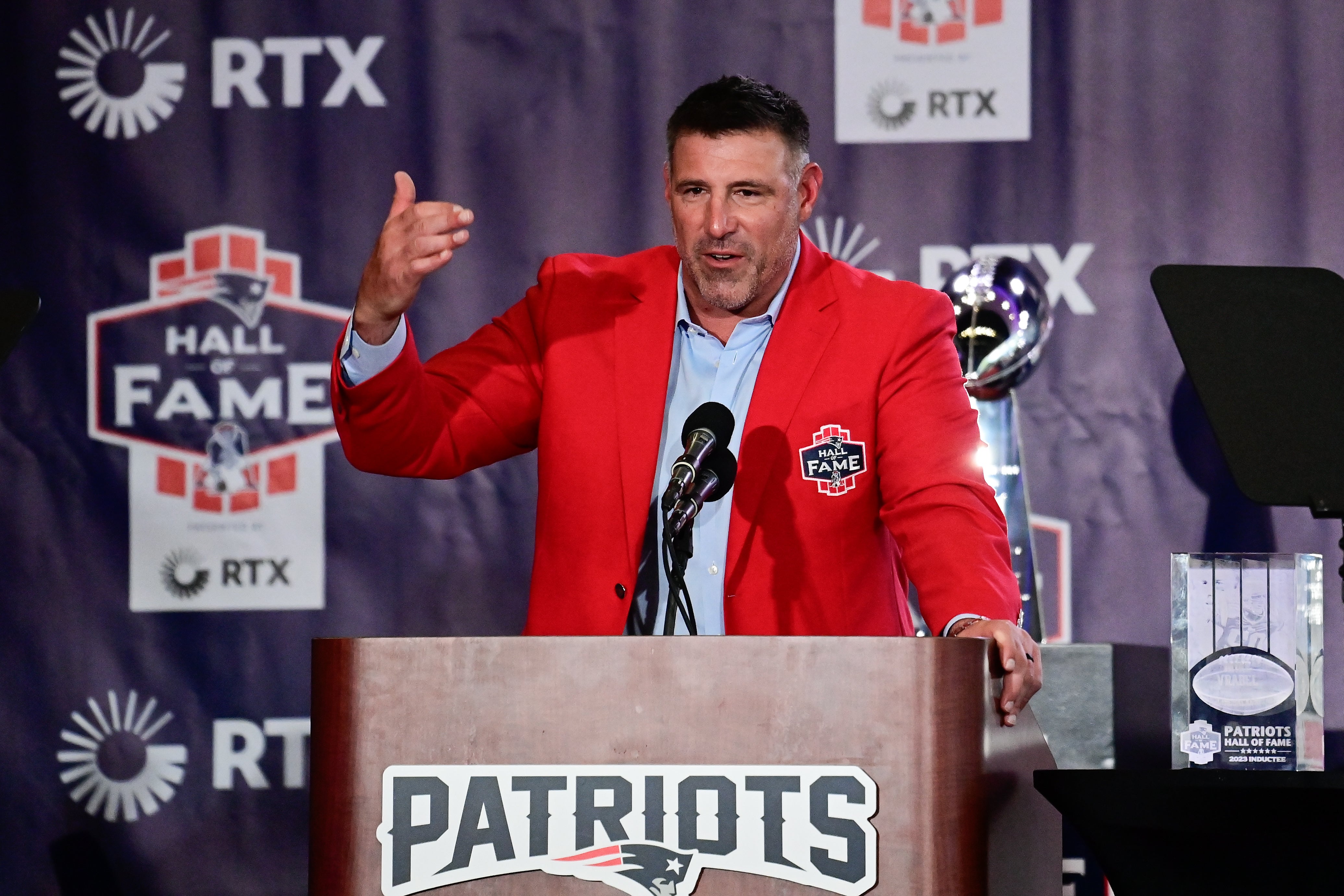 New England Patriots former linebacker and current Tennessee Titans head coach Mike Vrabel makes a speech at his 2023 Patriots Hall of Fame induction in the Cross Insurance Pavilion at Gillette Stadiu... Eric Canha-Imagn Images