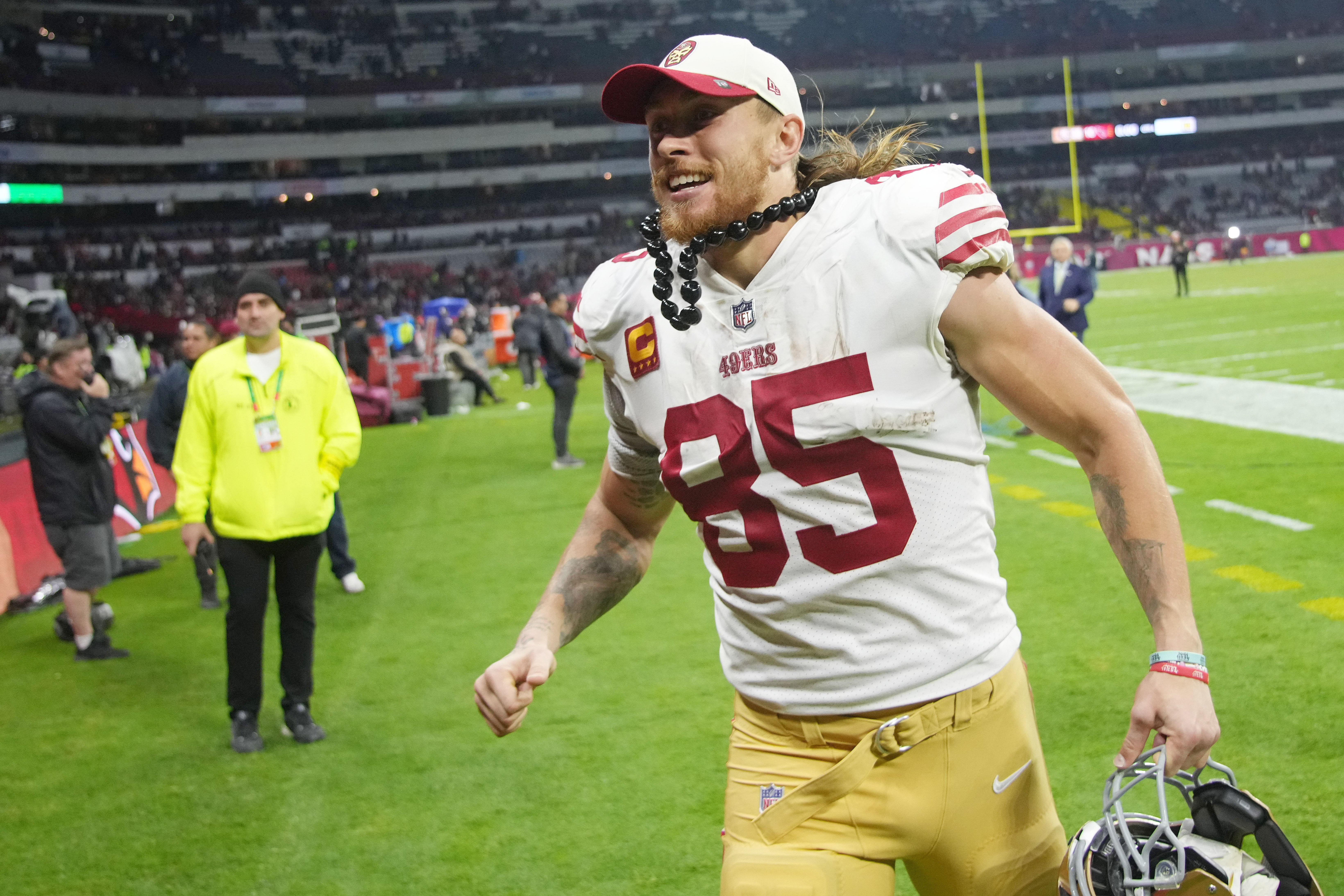 San Francisco 49ers tight end George Kittle (85) leaves the field following his team's 38-10 victory against the Arizona Cardinals at Estadio Azteca.