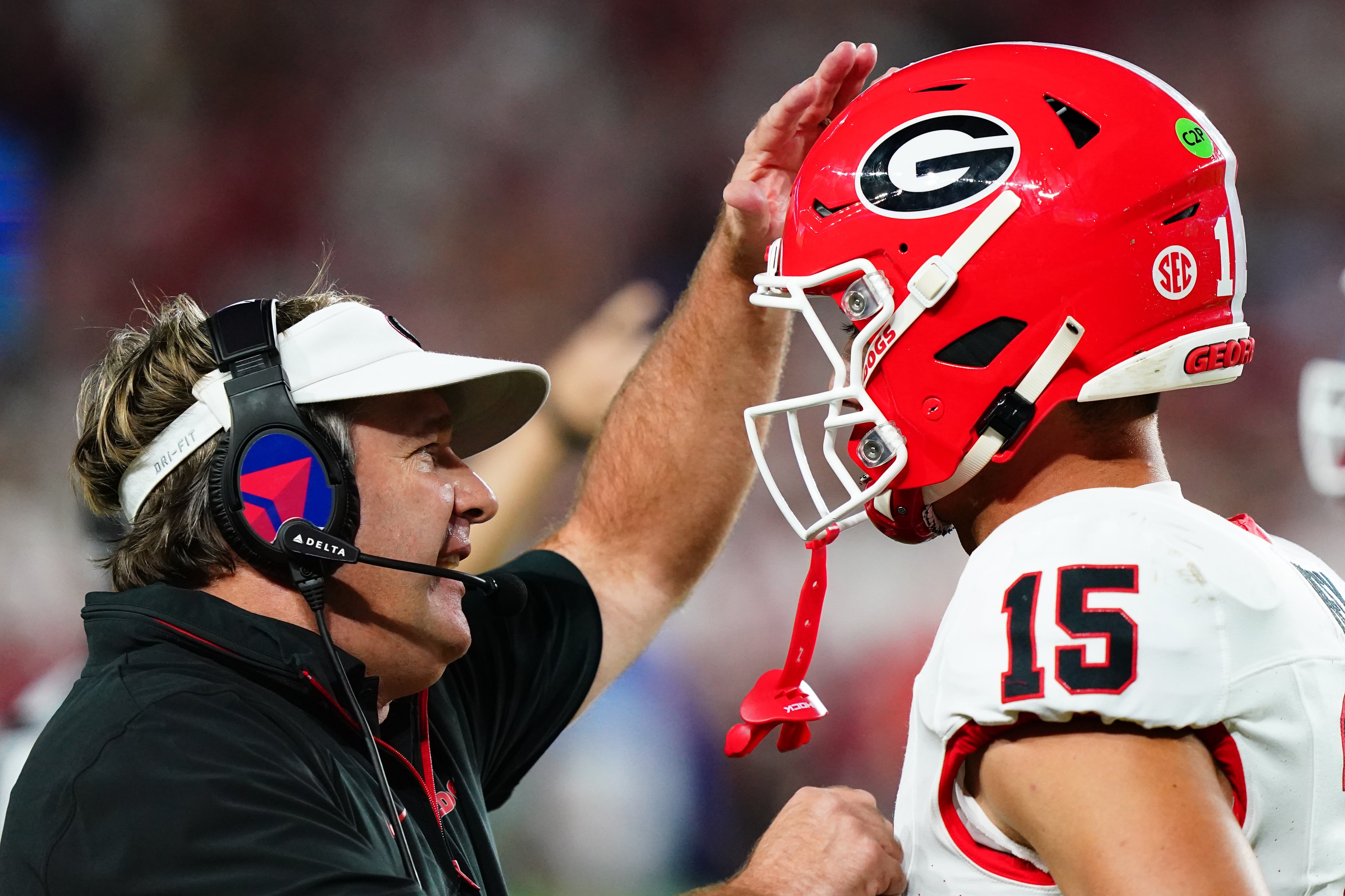 Sep 28, 2024; Tuscaloosa, Alabama, USA; Georgia Bulldogs head coach Kirby Smart talks with quarterback Carson Beck (15) during the first half against the Alabama Crimson Tide at Bryant-Denny Stadium.