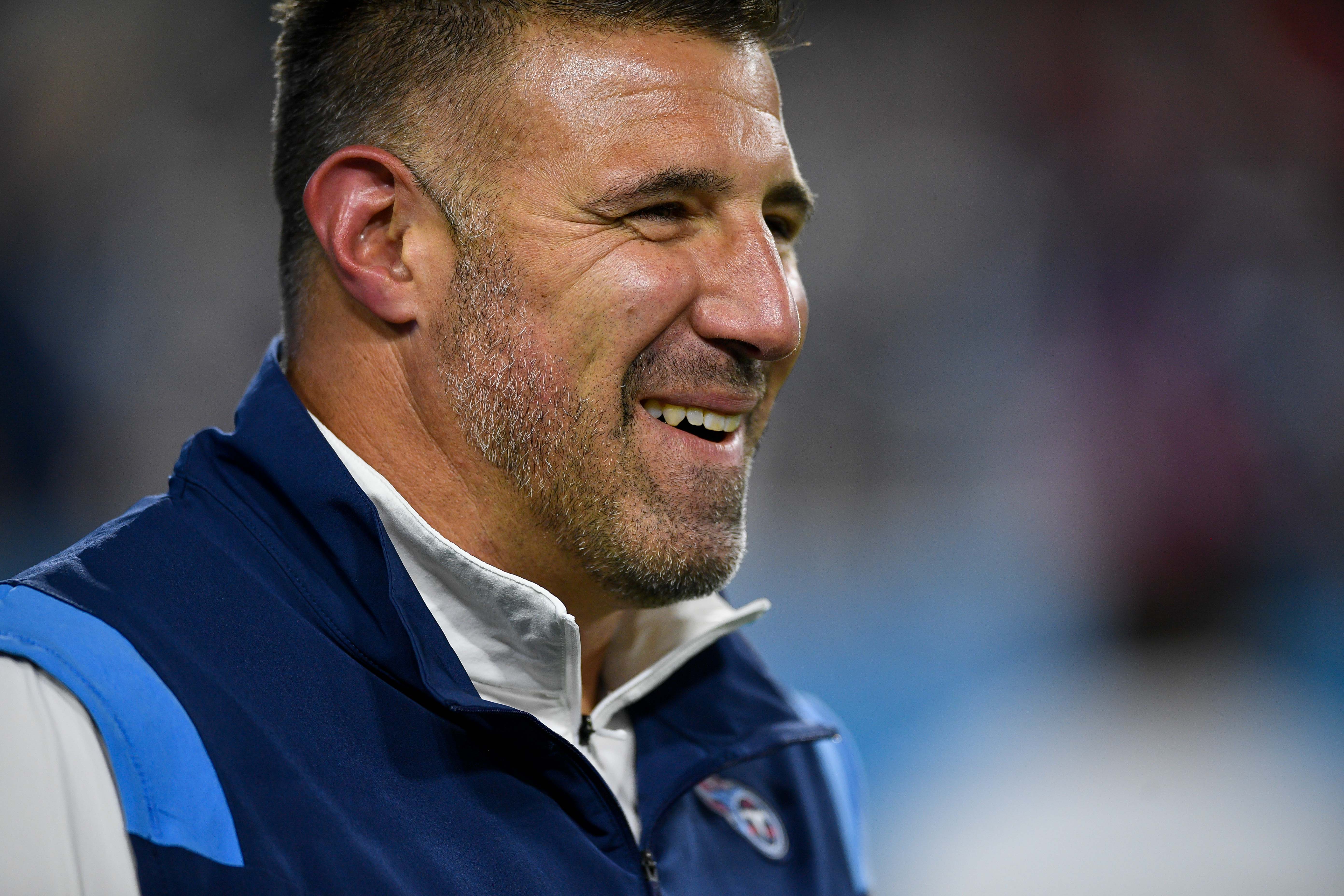 Tennessee Titans head coach Mike Vrabel talks with a fan during pre-game warmups at Nissan Stadium. Steve Roberts-Imagn Images