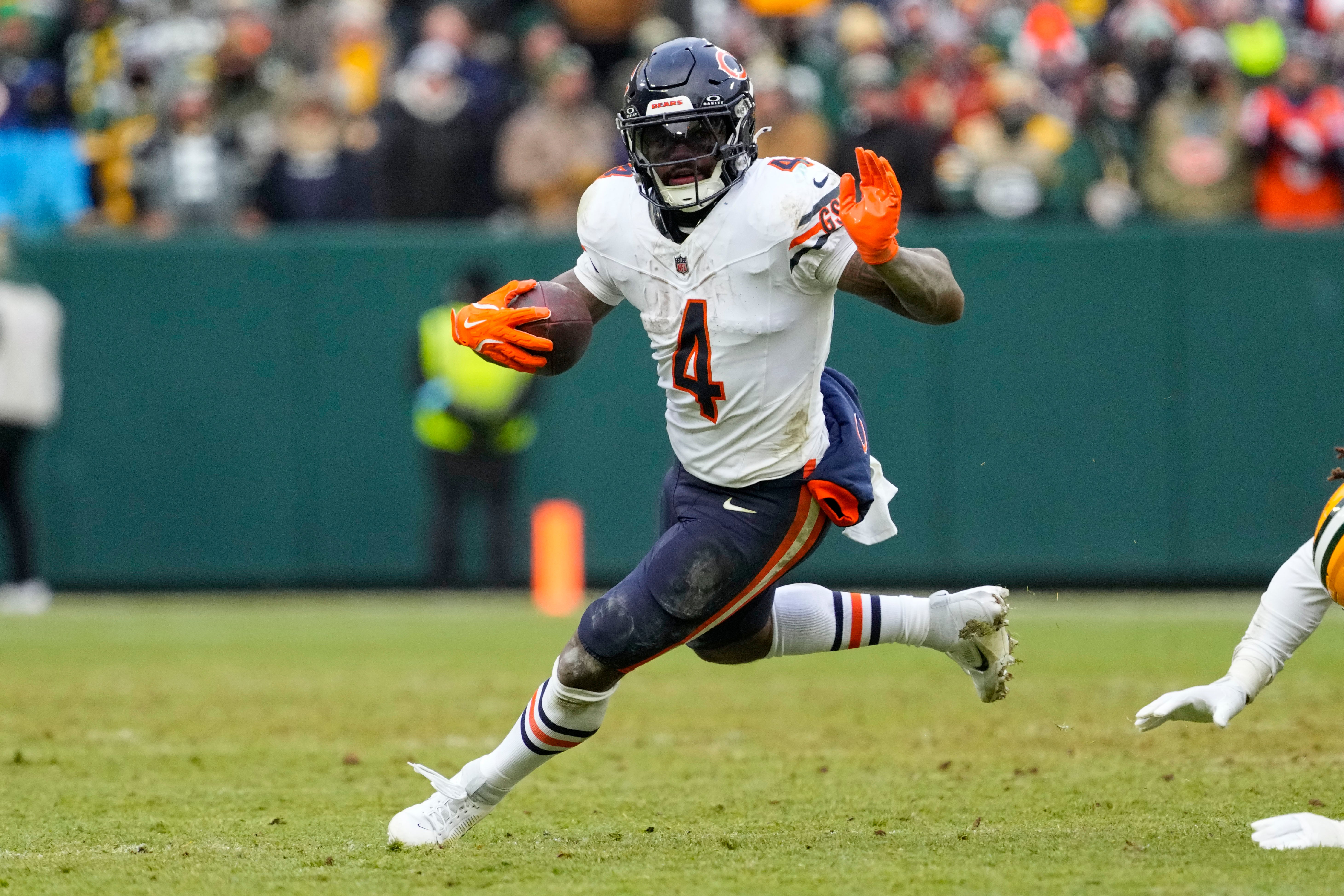 Jan 5, 2025; Green Bay, Wisconsin, USA; Chicago Bears running back D'Andre Swift (4) during the game against the Green Bay Packers at Lambeau Field.