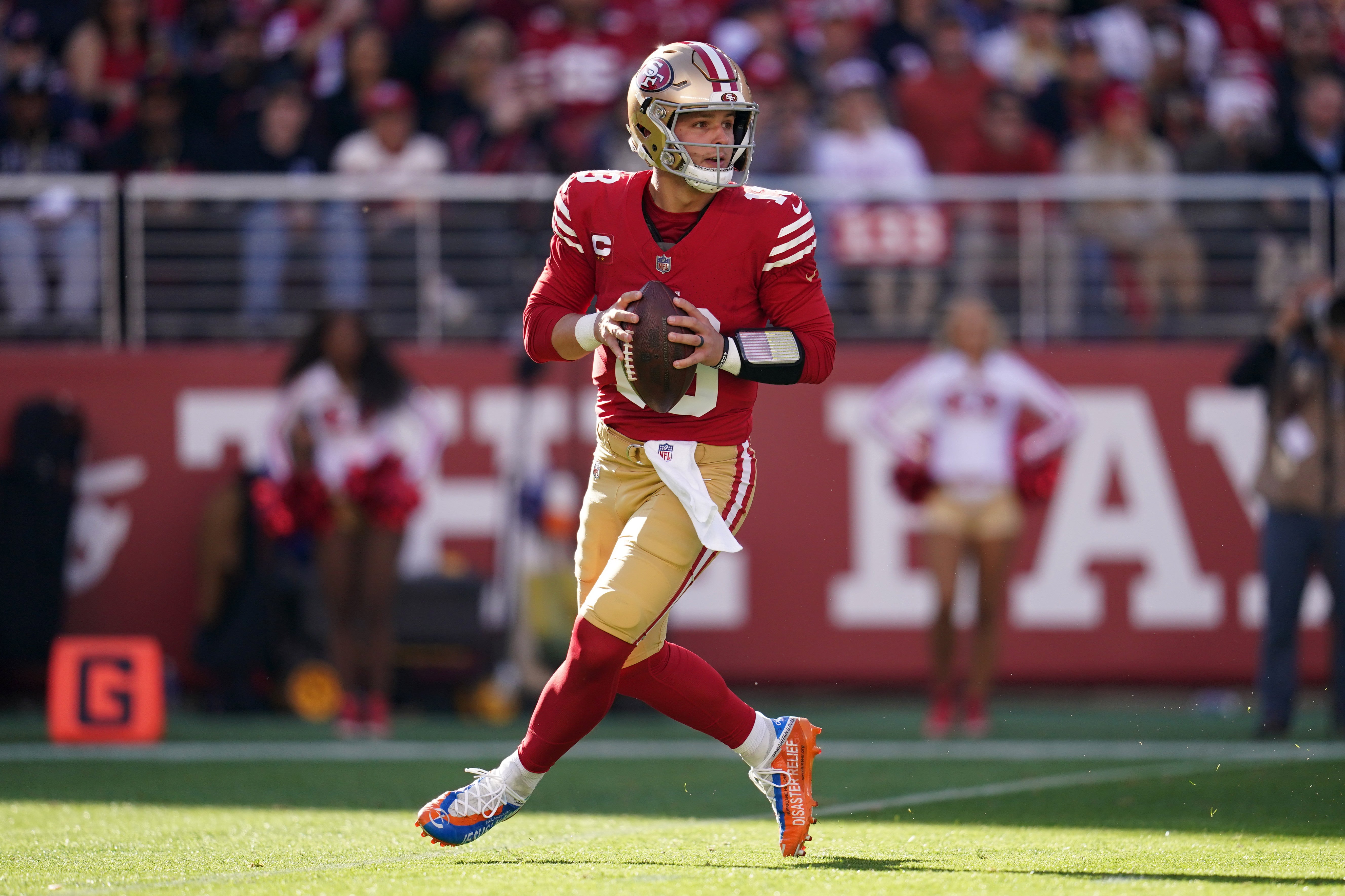 San Francisco 49ers quarterback Brock Purdy (13) looks to throw a pass against the Chicago Bears in the first quarter at Levi's Stadium.