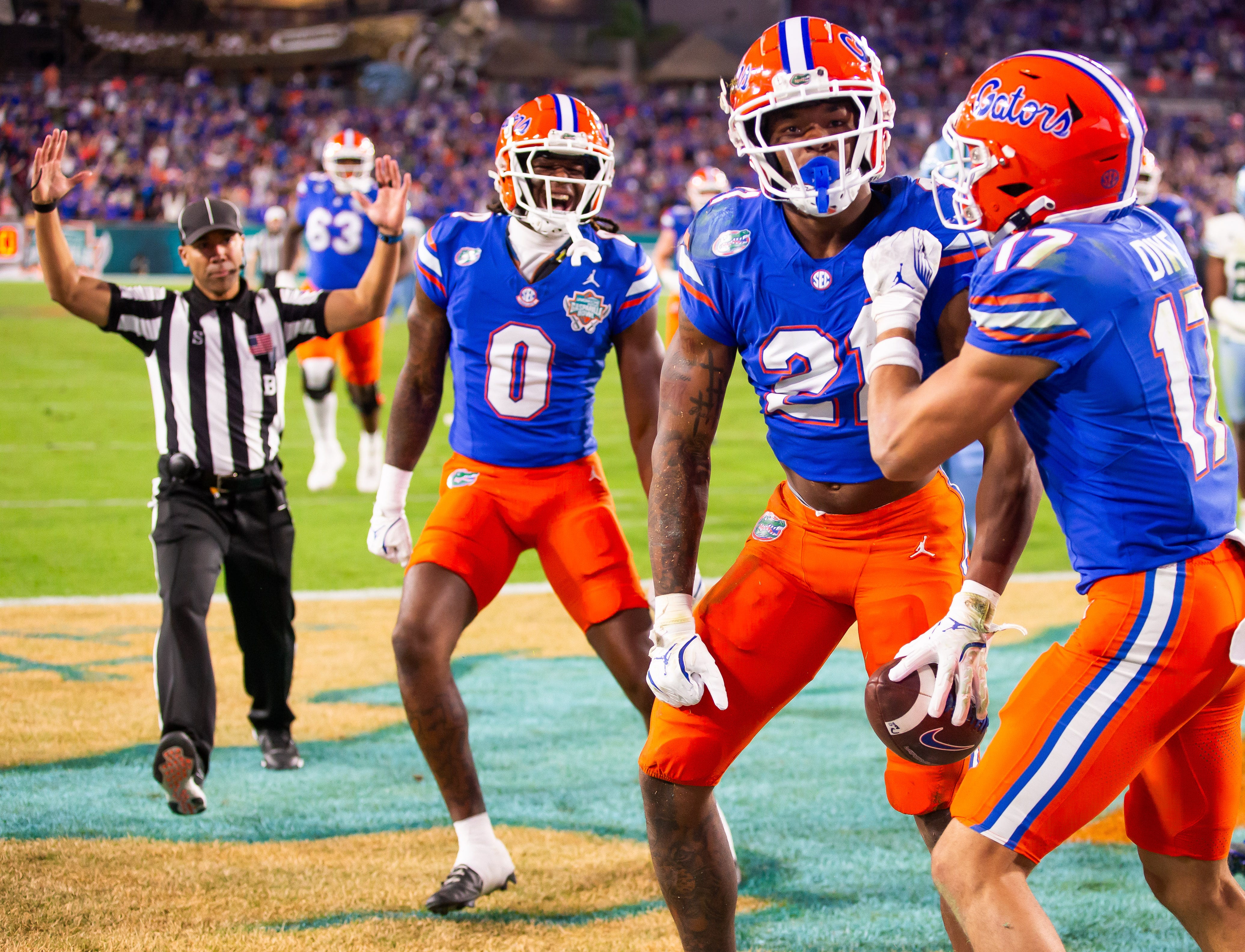 Florida Gators running back KD Daniels (21) celebrates his touchdown with teammates during the second half at Raymond James Stadium in Tampa, FL on Friday, December 20, 2024 in the 2024 Union Home Mortgage Gasparilla Bowl. The Gators defeated Tulane 33-8.