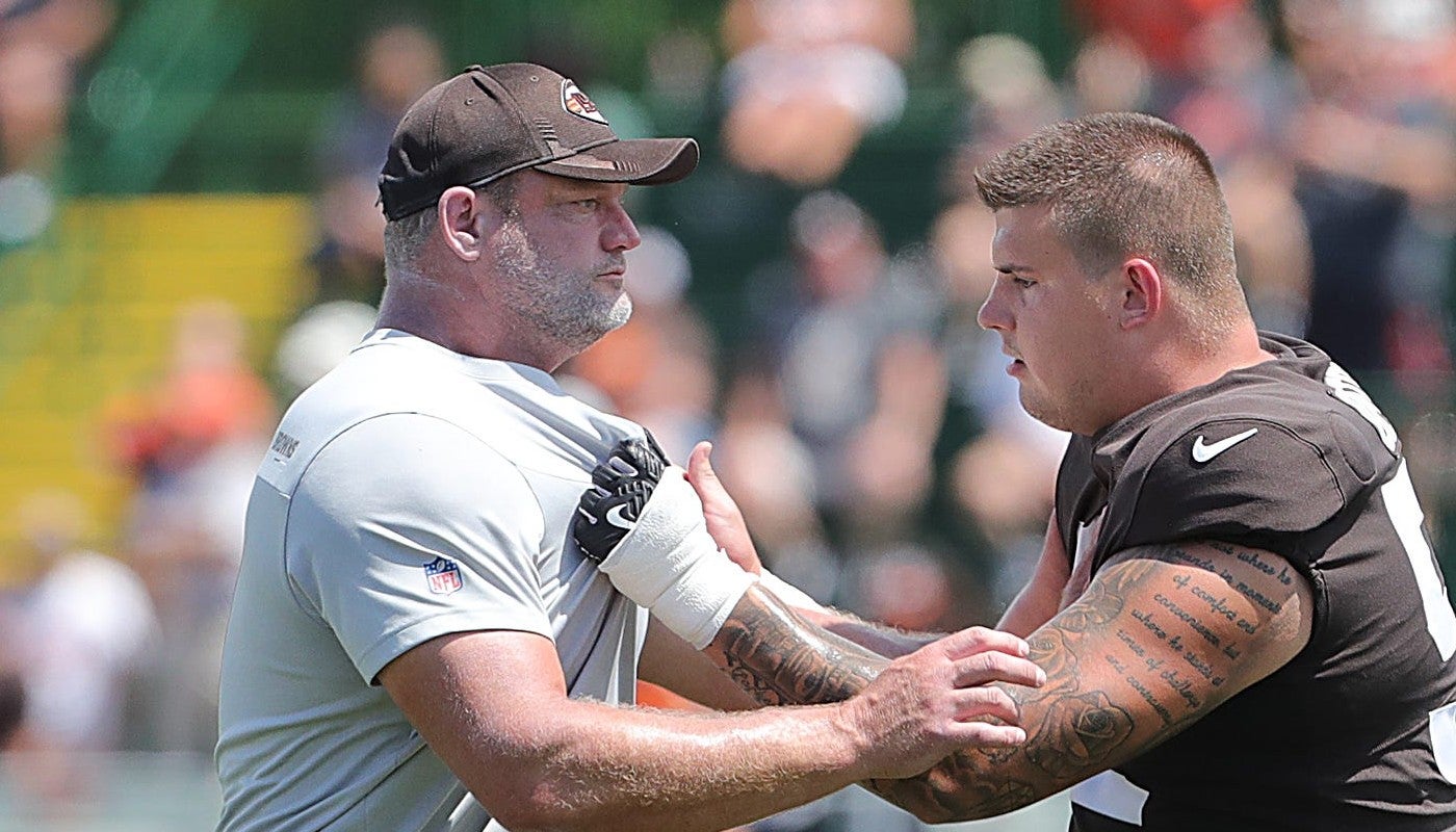 Cleveland Browns assistant offensive line coach Scott Peters works with center Ethan Pocic during training camp on Friday, Aug. 5, 2022 in Berea.
