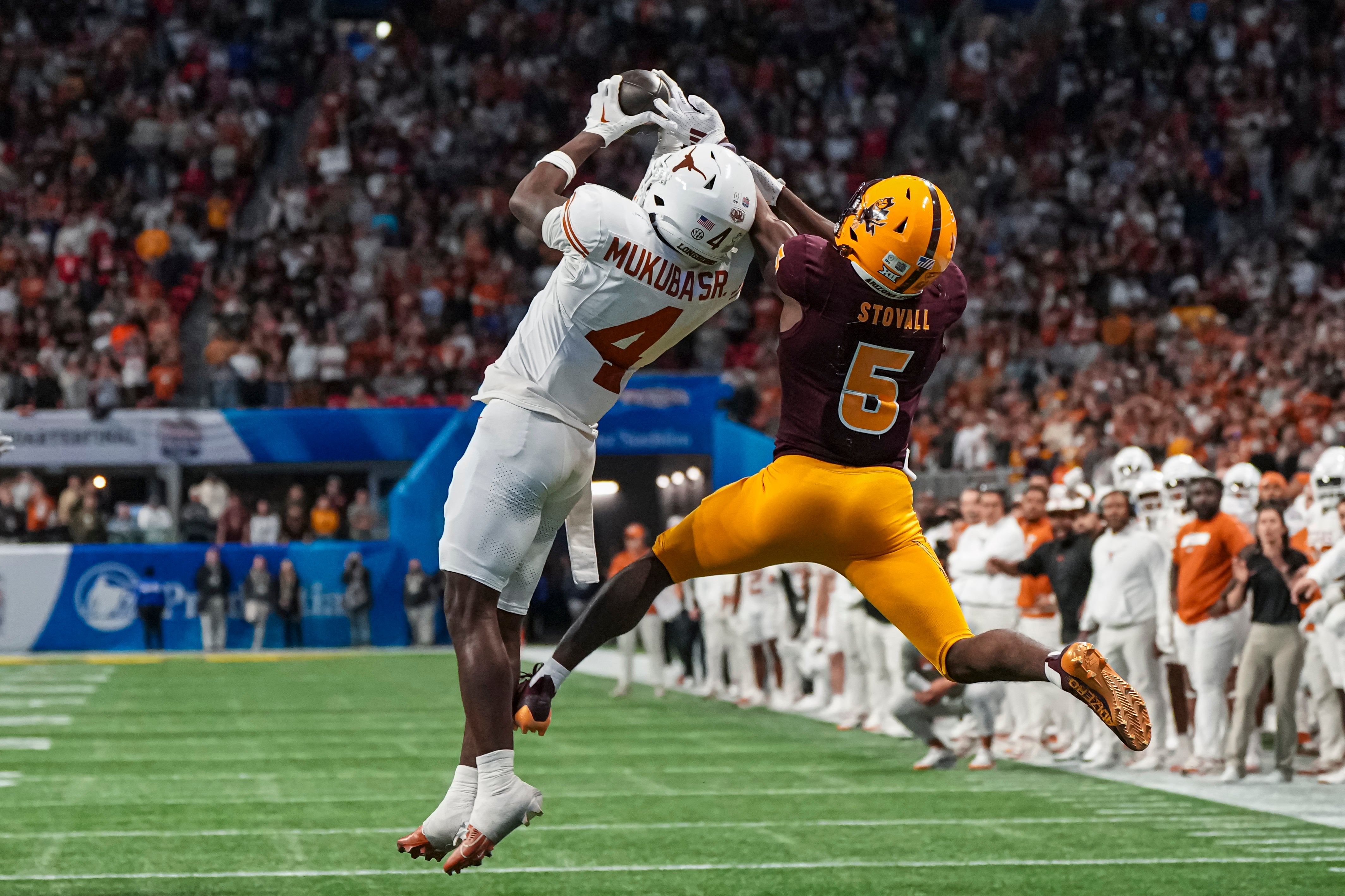 Andrew Mukuba makes the winning interception for the Texas Longhorns against Arizona State
