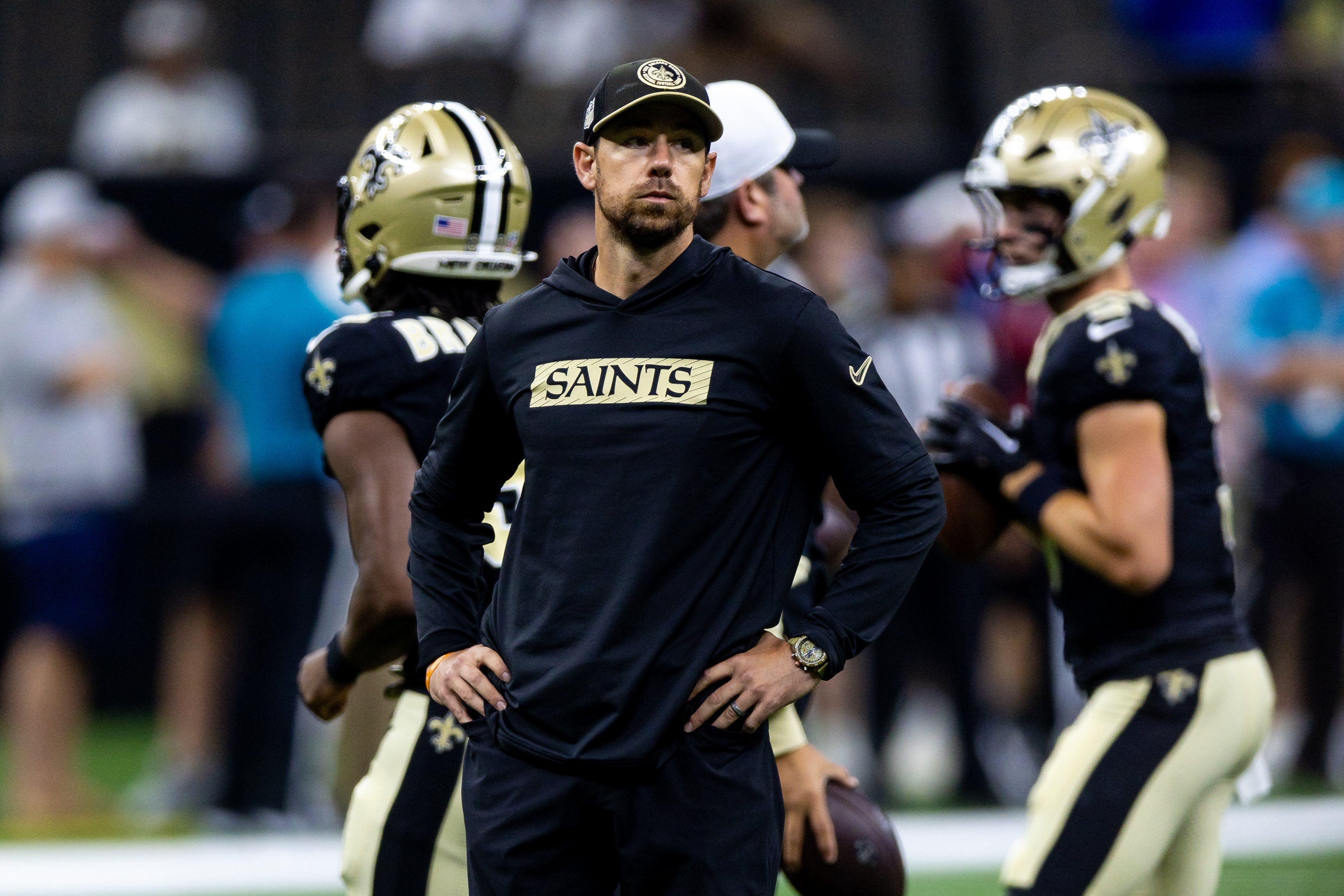 New Orleans Saints offensive coordinator Klint Kubiak during the warmups before the game against the Tennessee Titans at Caesars Superdome.
