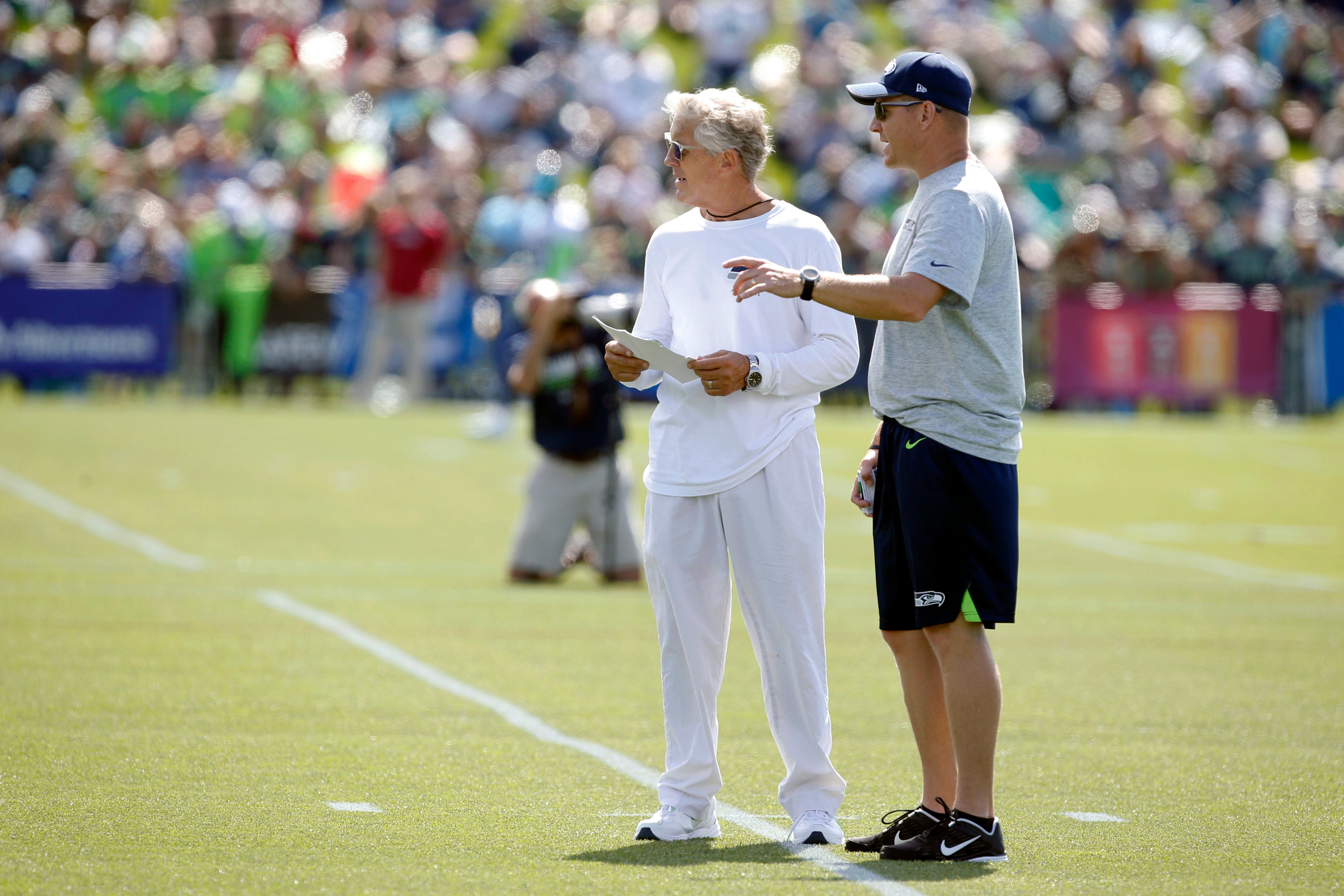 Las Vegas Raiders head coach Pete Carroll offensive coordinator Darrell Bevell