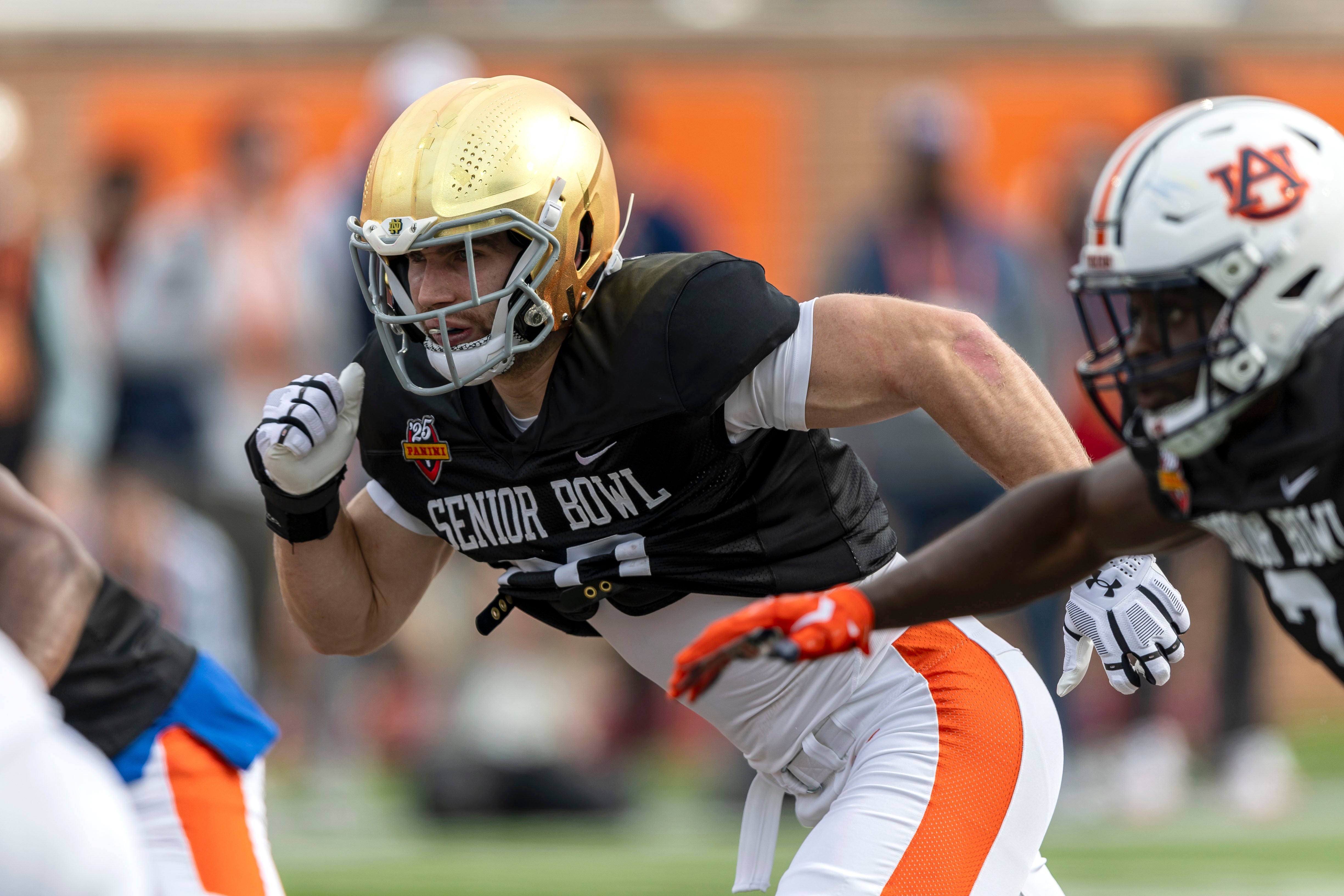 American team linebacker Jack Kiser of Notre Dame (20) goes on the attack during Senior Bowl practice for the American team at Hancock Whitney Stadium.