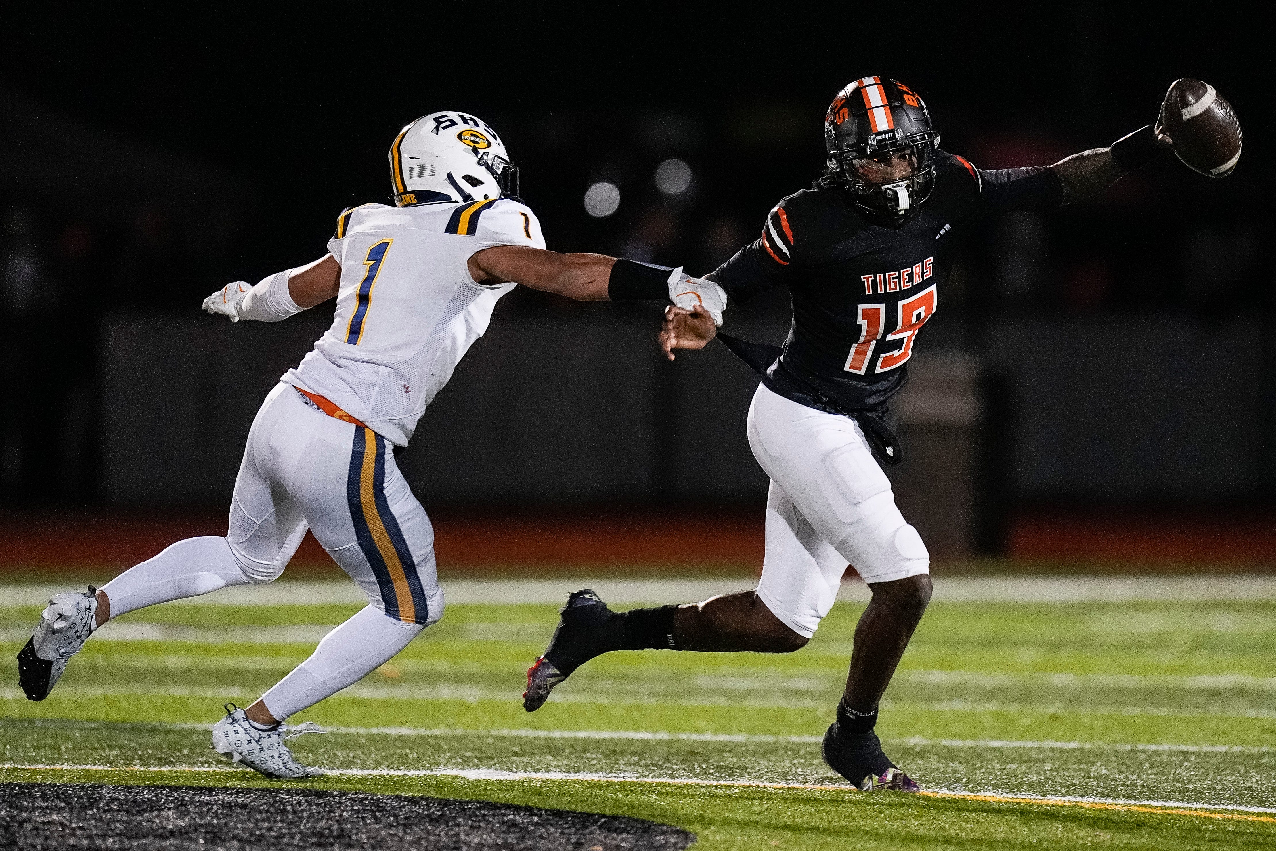 Belleville quarterback Bryce Underwood runs against Saline linebacker Isaiah Harris during the first half of district final at Belleville High School in Belleville on Friday, Nov. 8, 2024.
