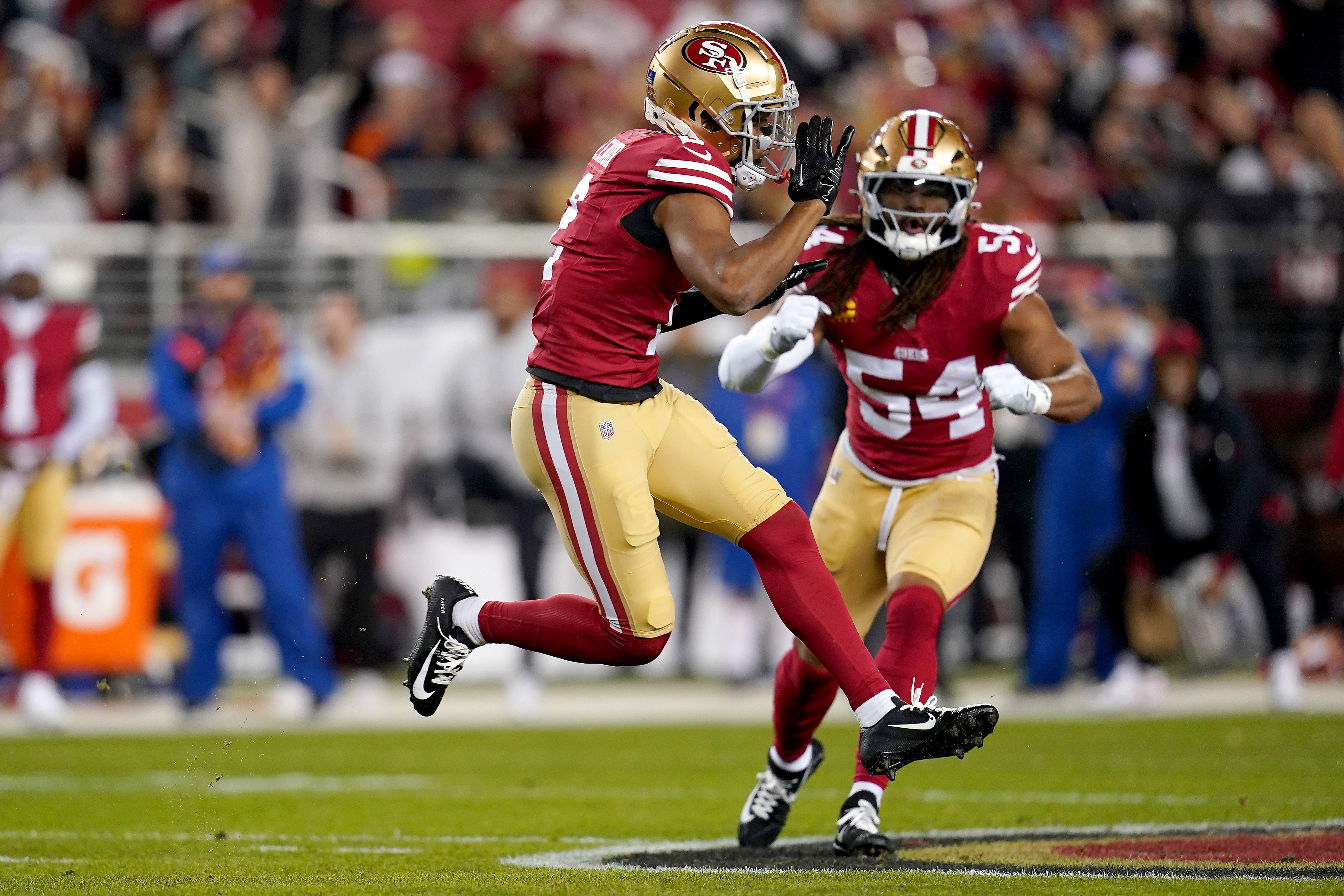 San Francisco 49ers cornerback Deommodore Lenoir (2) reacts after breaking up a pass against the Los Angeles Rams in the first quarter at Levi's Stadium.