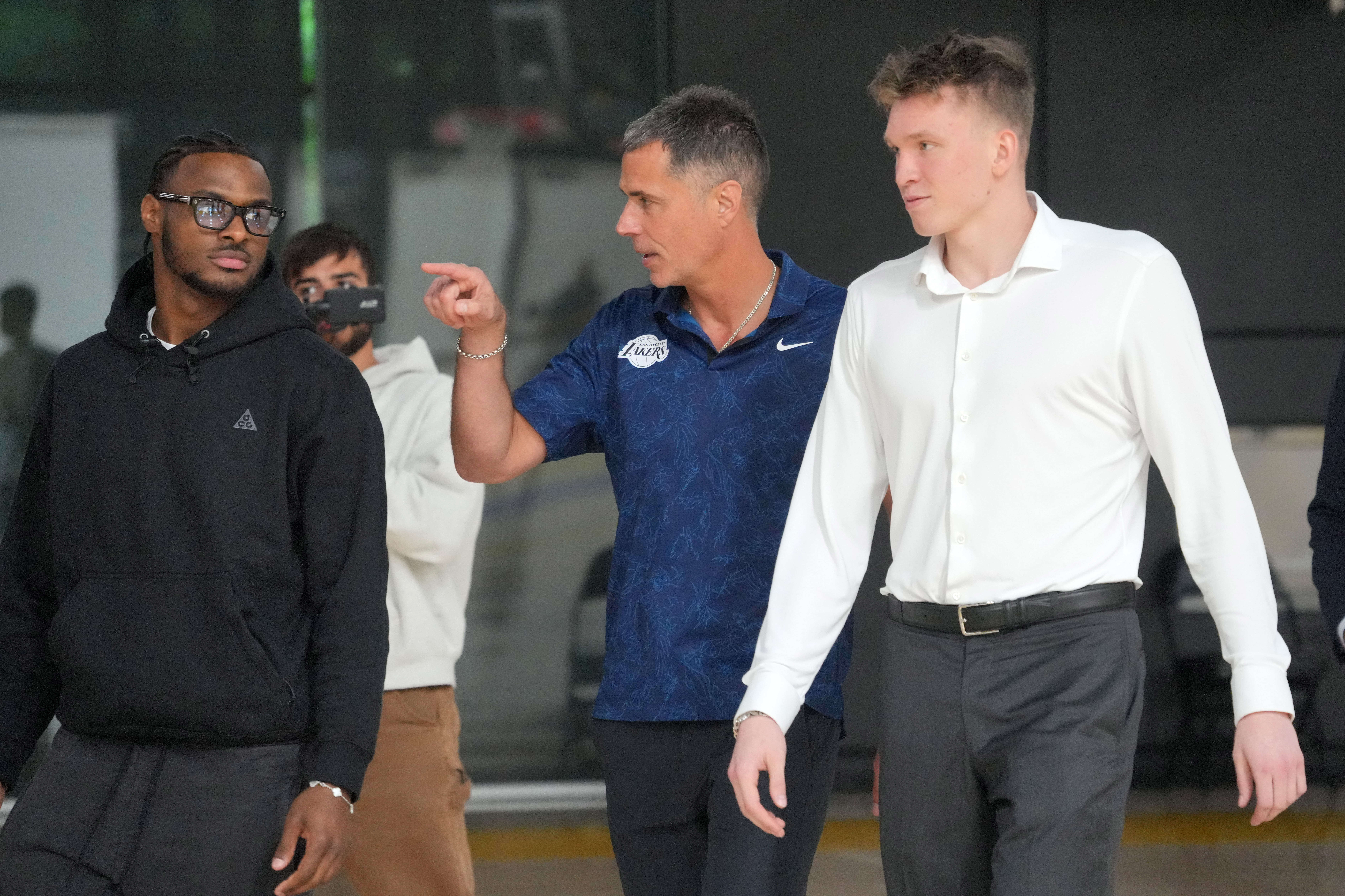 Jul 2, 2024; El Segundo, CA, USA; Los Angeles Lakers vice president of basketball operations and general manager Rob Pelinka (center) win first round draft pick Dalton Knecht (right) and second round draft pick Bronny James at a press conference at the UCLA Health Training Center.
