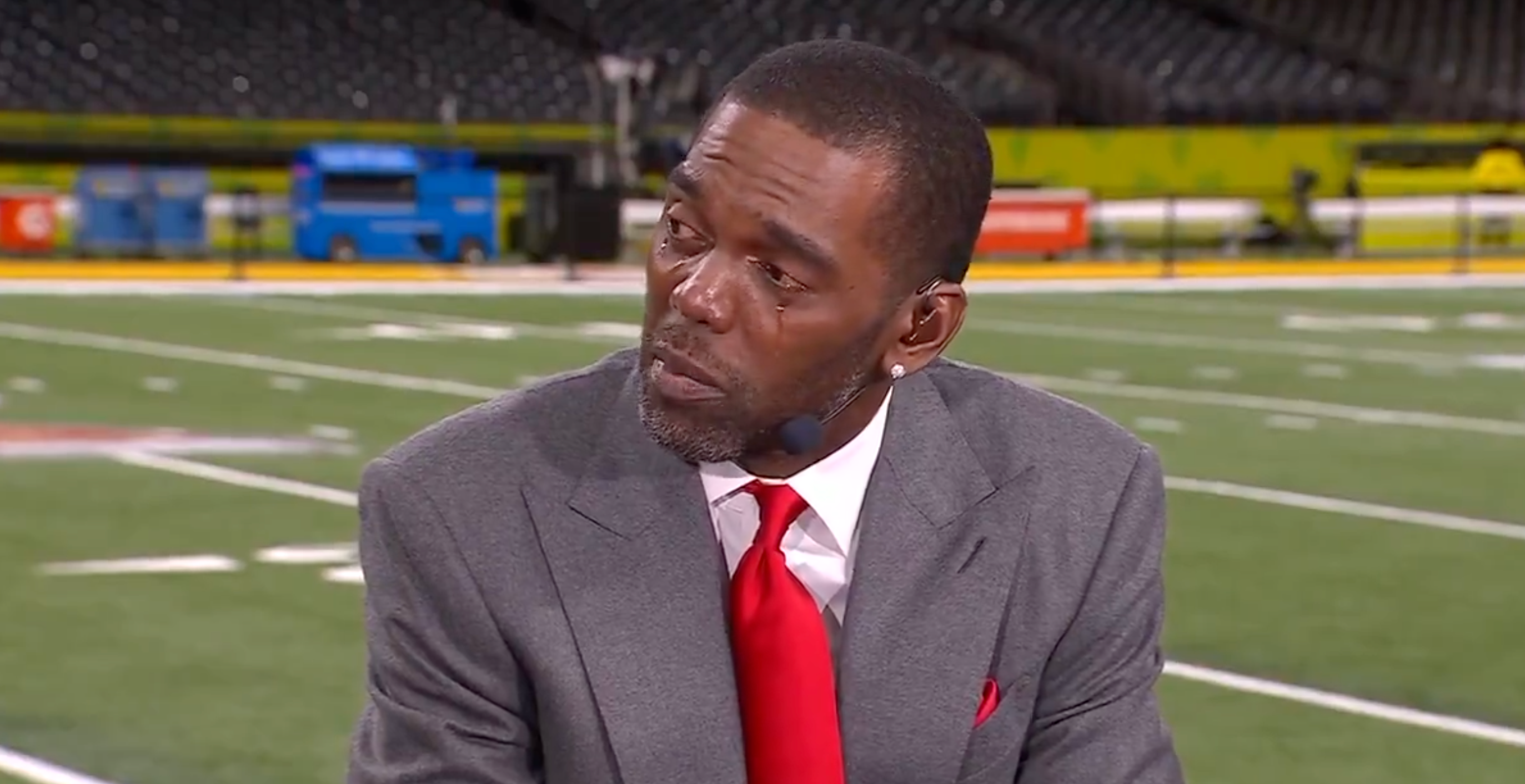 Randy Moss begins crying after welcome back tribute during return to NFL Countdown