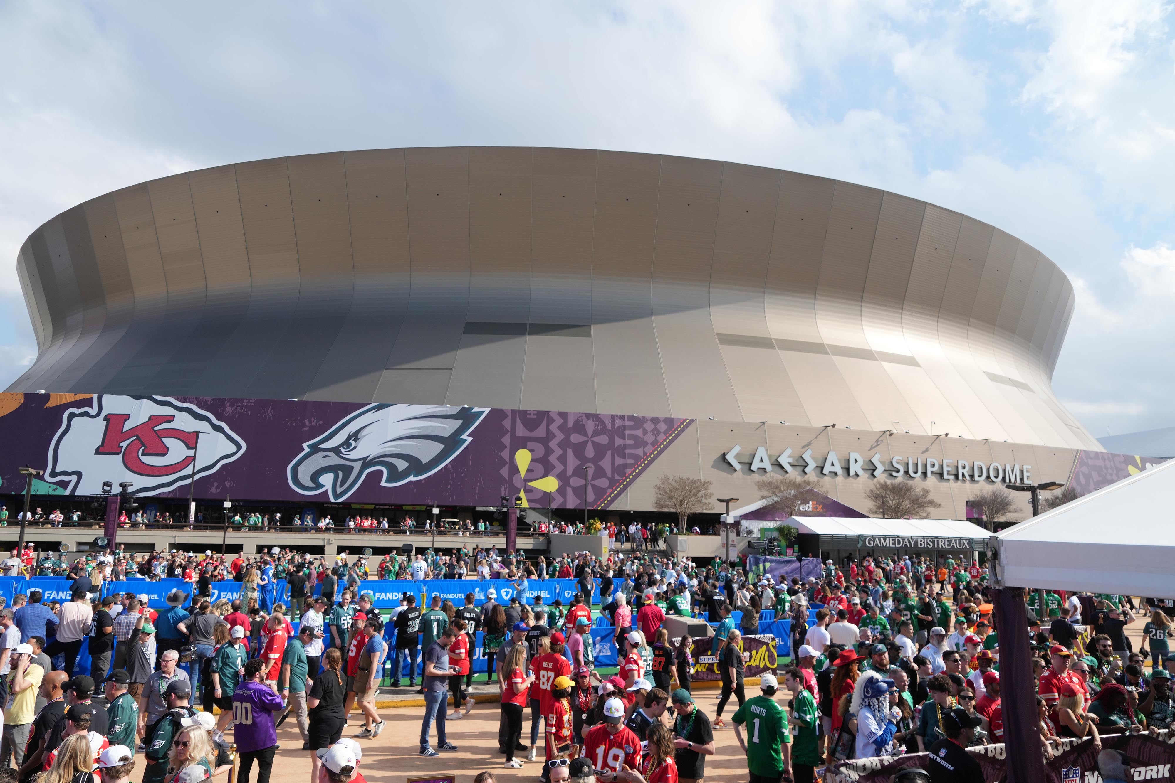 Feb 9, 2025; New Orleans, LA, USA; A general view outside as fans arrive before Super Bowl LIX between the Philadelphia Eagles and the Kansas City Chiefs at Ceasars Superdome.