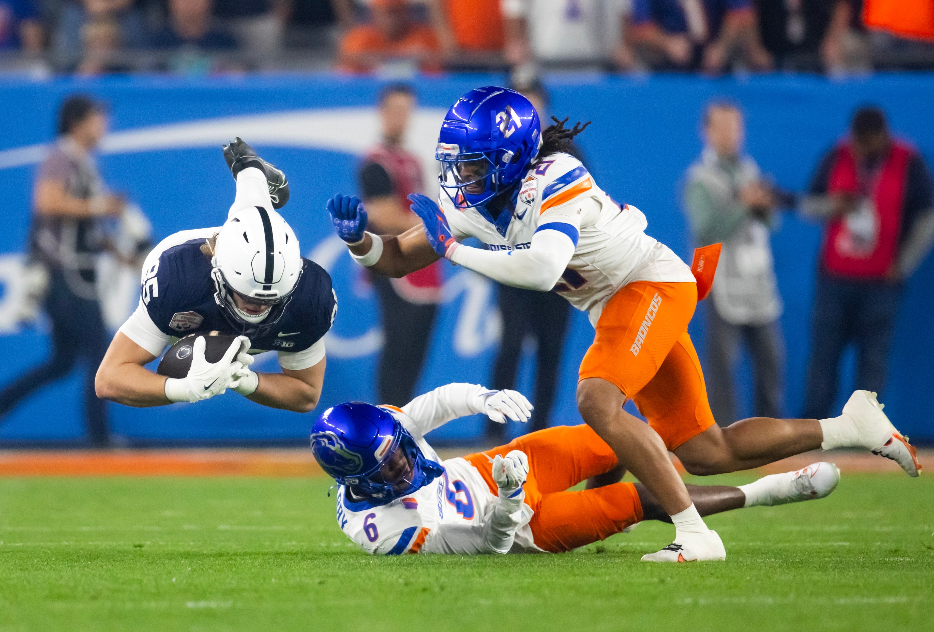 Boise State Broncos safety Zion Washington (21) tackles Penn State Nittany Lions tight end Luke Reynolds (85) during the Fiesta Bowl at State Farm Stadium.