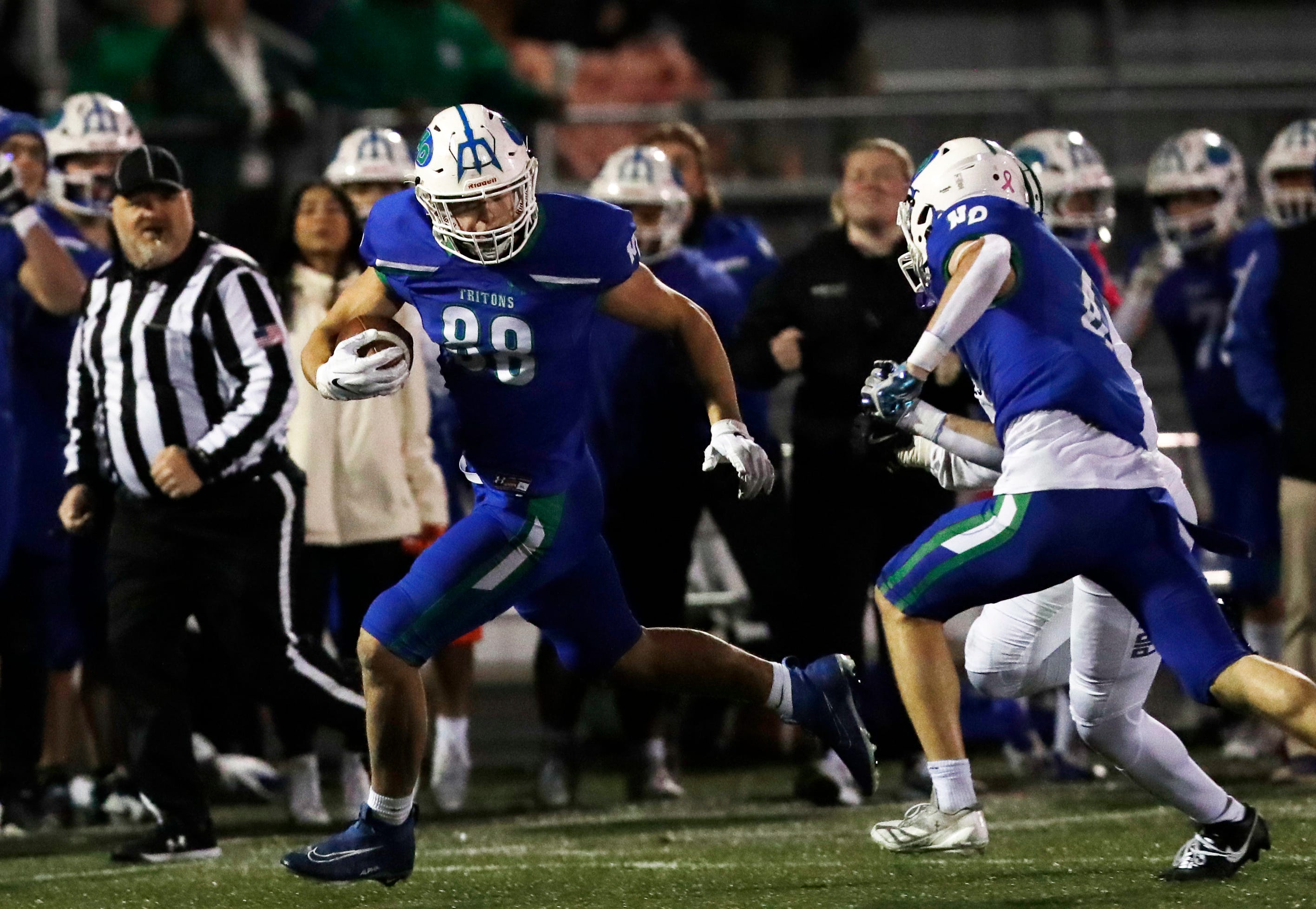 Green Bay Notre Dame's James Flanigan (88) carries the ball during a WIAA Division 3 playoff against Port Washington on Nov. 1, 2024, in Green Bay, Wis. Green Bay Notre Dame defeated Port Washington 35-13.