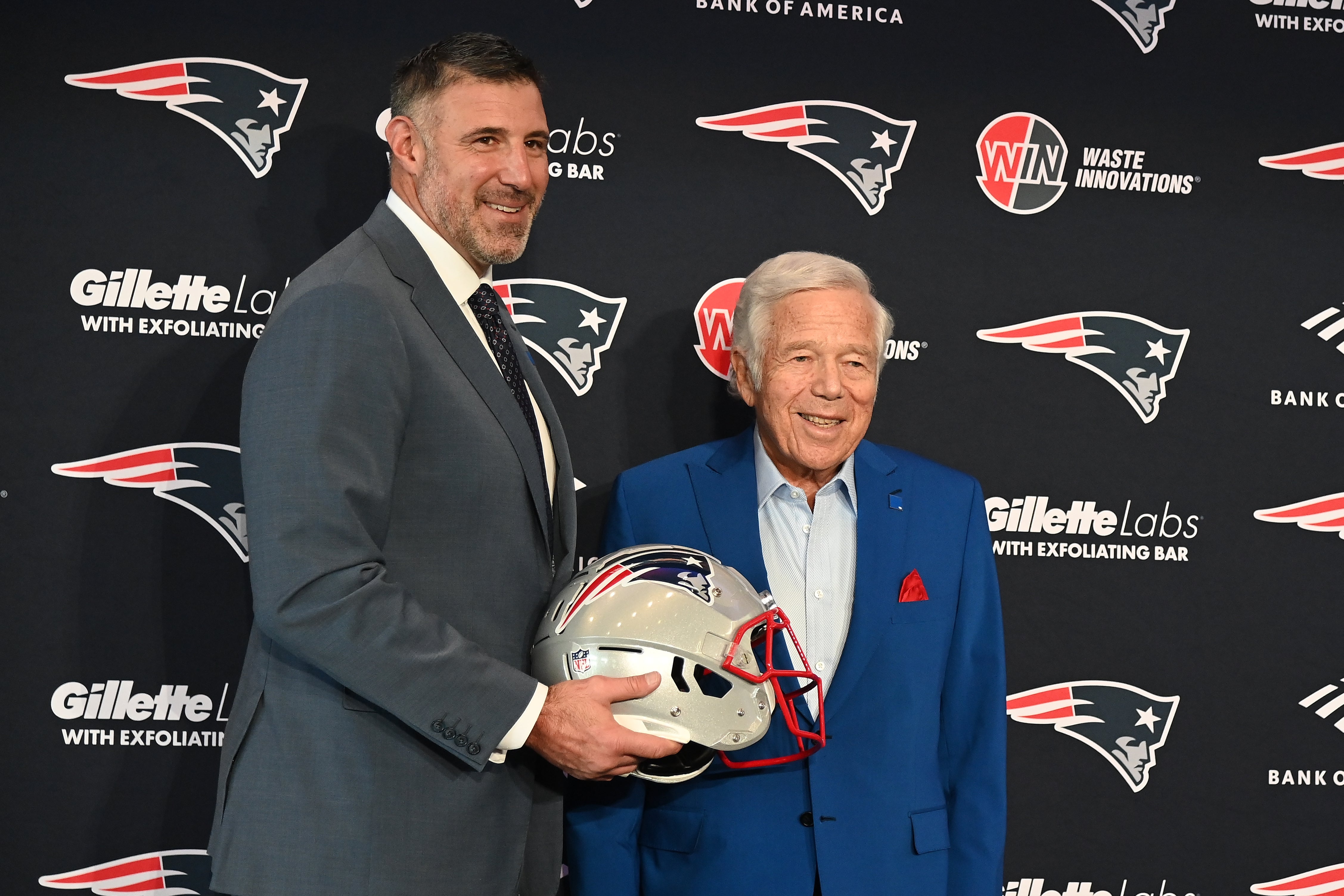 Mike Vrabel (left) poses for a photo with New England Patriots owner Robert Kraft (right) after a press conference at Gillette Stadium to introduce him as the Patriots new head coach. Eric Canha-Imagn Images