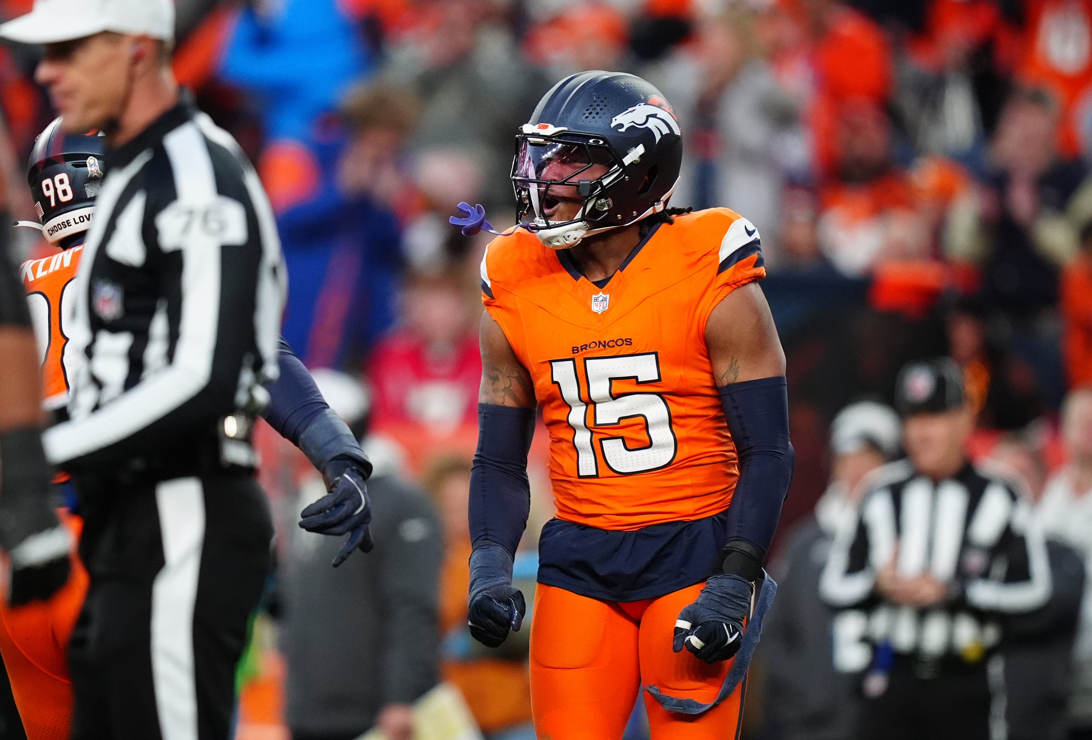 Broncos LB Nik Bonitto