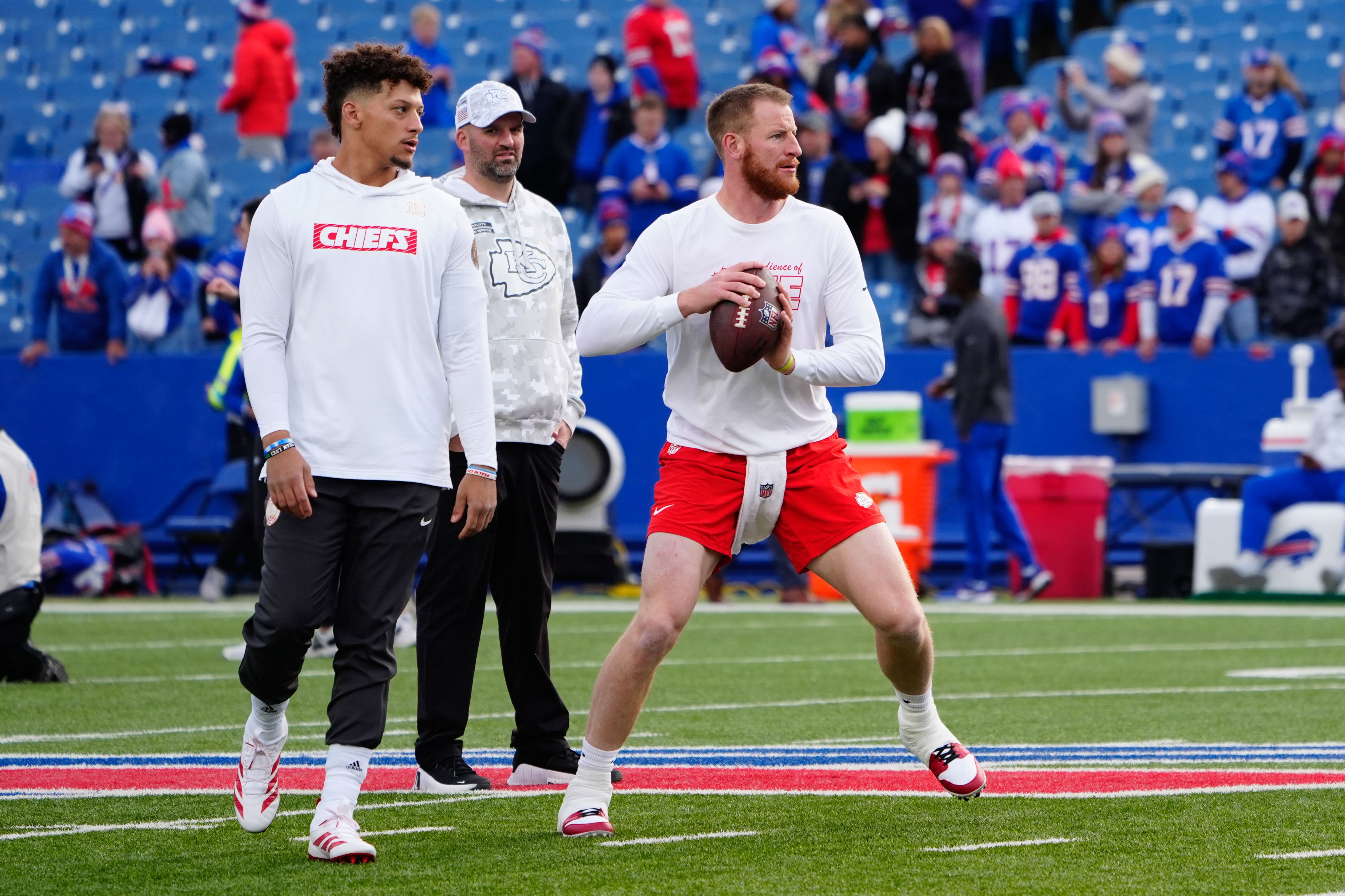 Chiefs QB Carson Wentz warms up with Chiefs QB Patrick Mahomes prior to the game against the Bills.