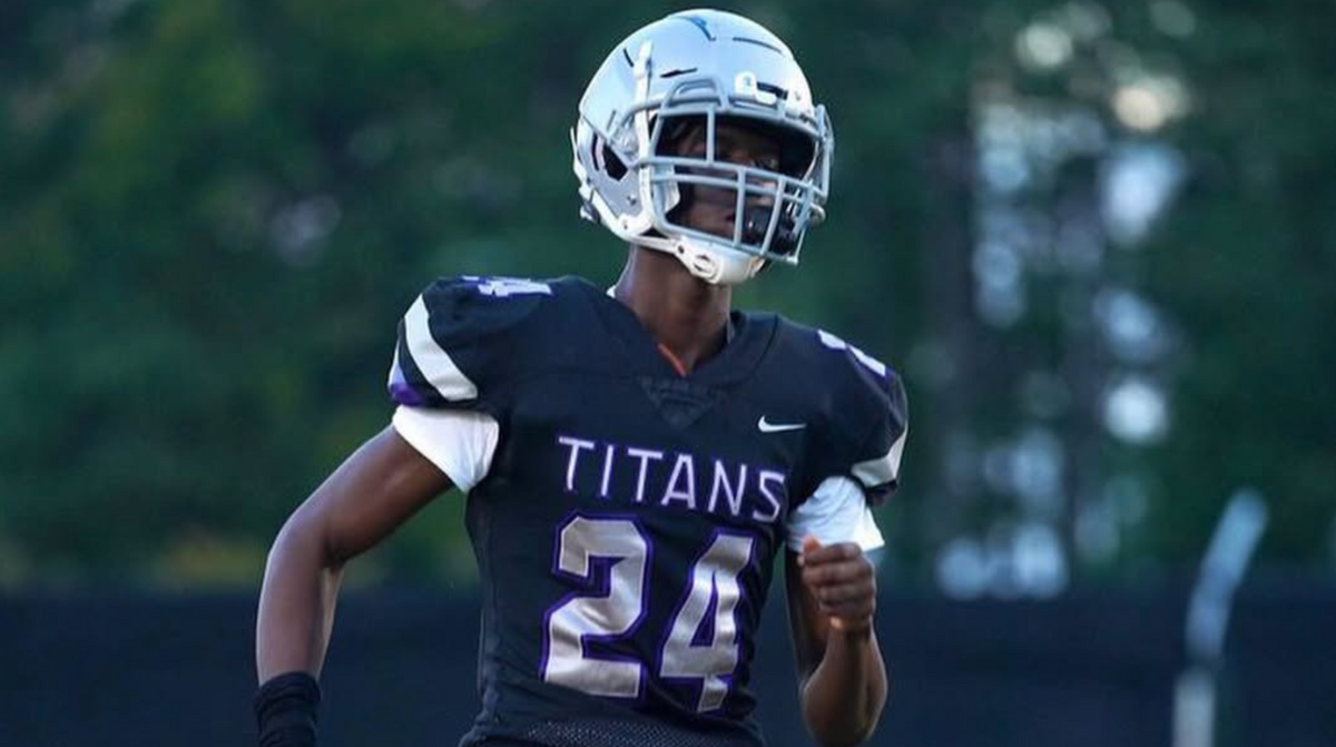 2026 Notre Dame target Ebenezer Ewetade