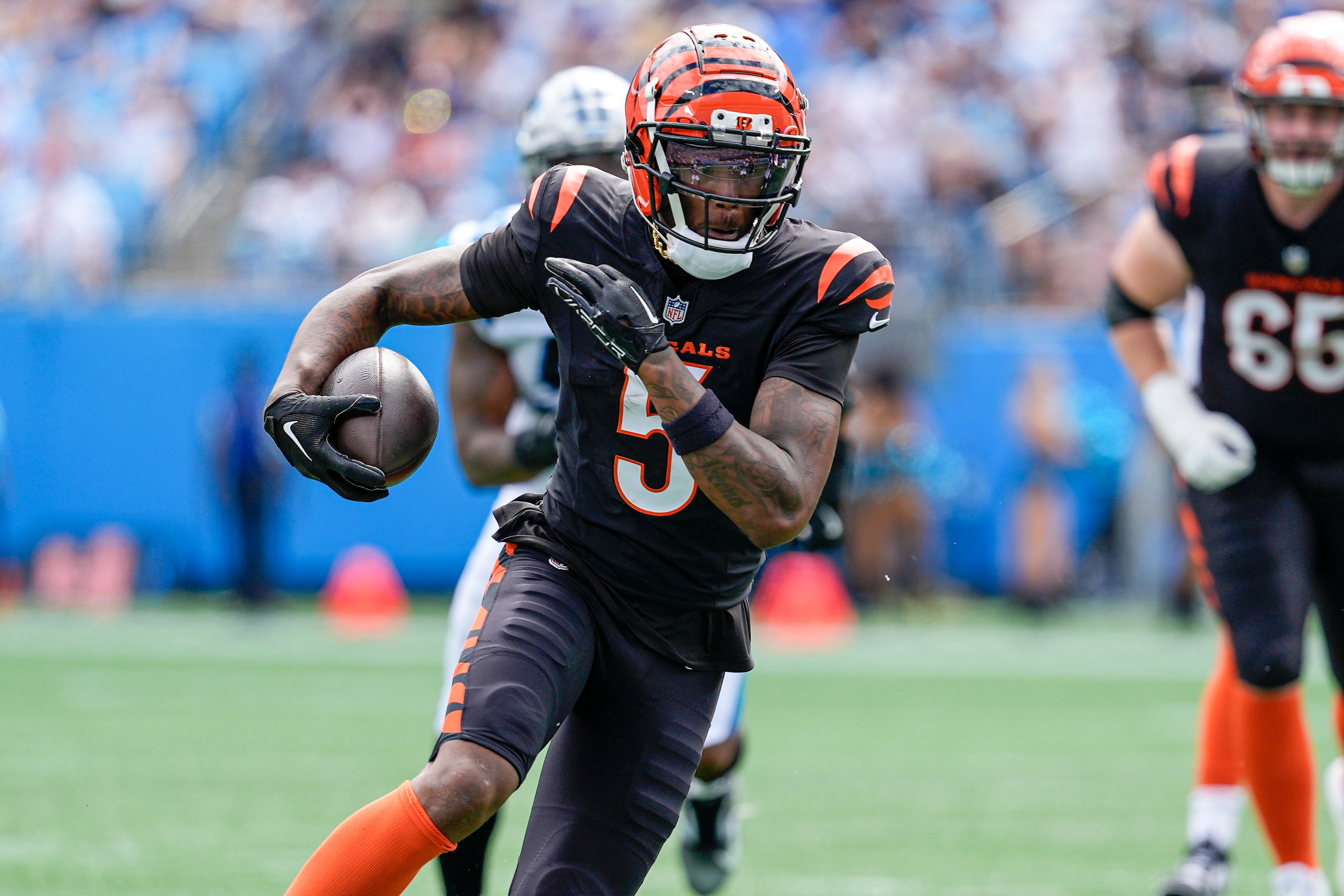 Sep 29, 2024; Charlotte, North Carolina, USA; Cincinnati Bengals wide receiver Tee Higgins (5) runs with the ball against the Carolina Panthers during 1st quarter at Bank of America Stadium.
