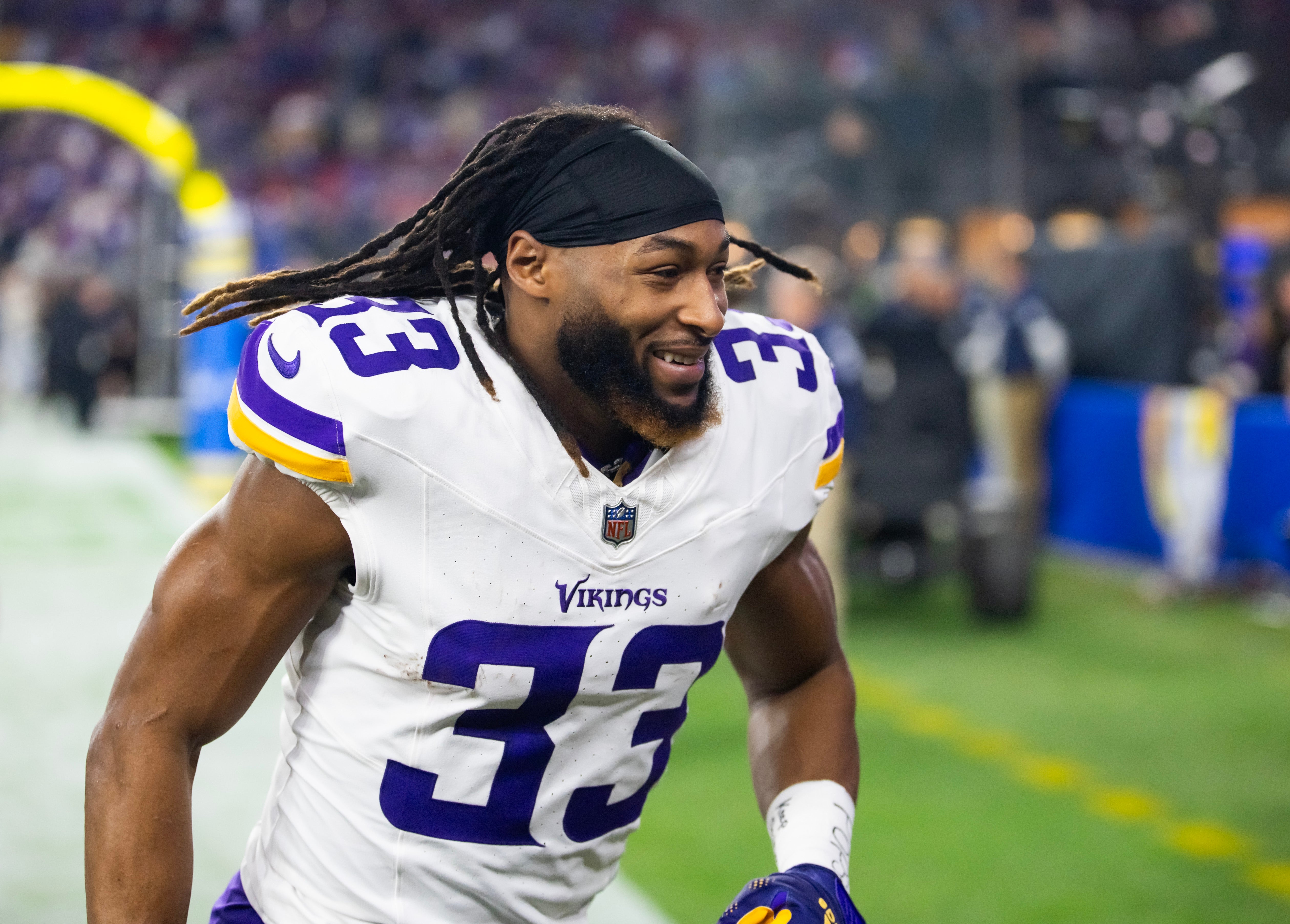 Minnesota Vikings running back Aaron Jones Sr. (33) against the Los Angeles Rams during an NFC wild card game at State Farm Stadium.