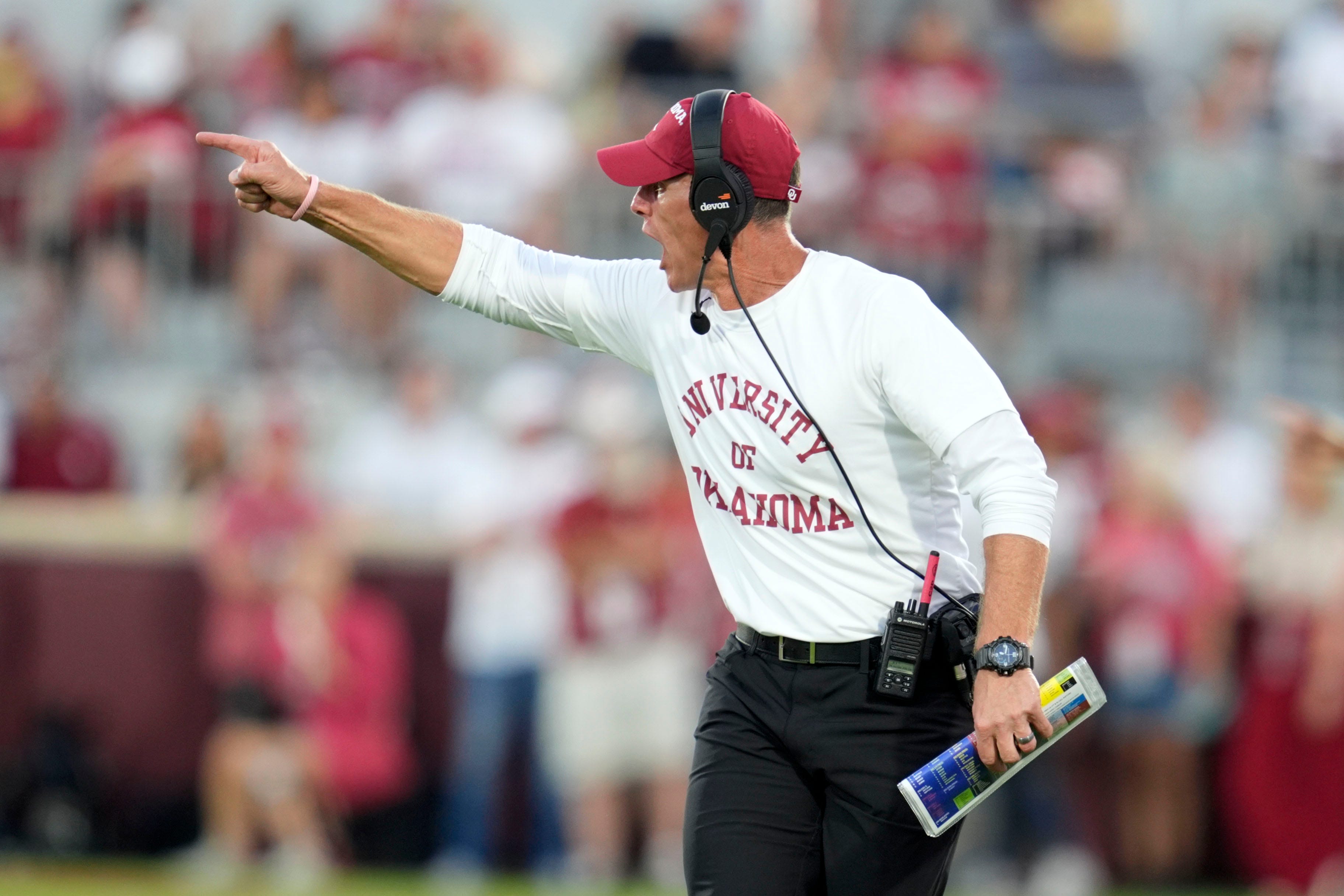 Oklahoma Sooners head coach Brent Venables
