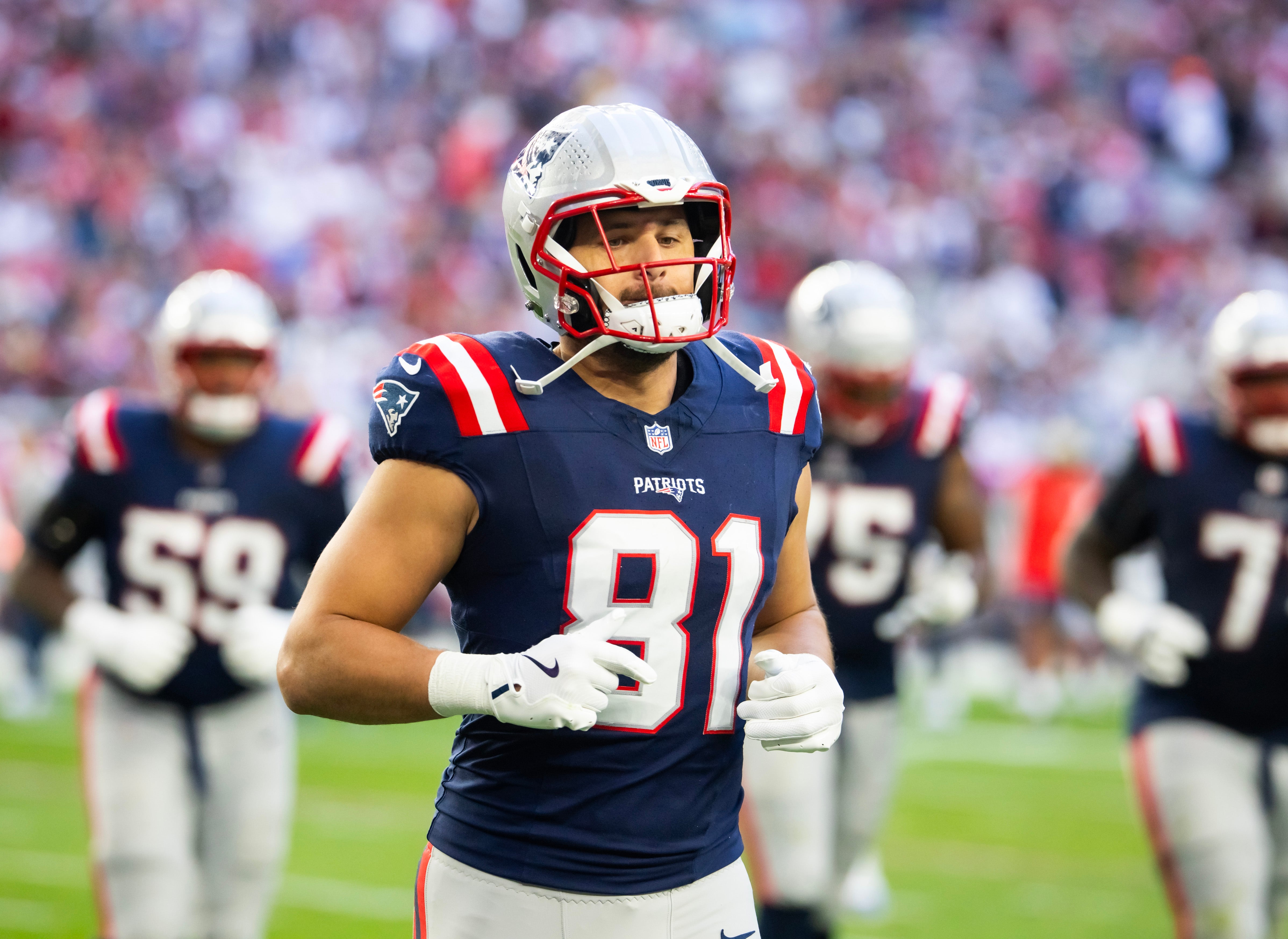 New England Patriots tight end Austin Hooper (81) against the Arizona Cardinals at State Farm Stadium.
