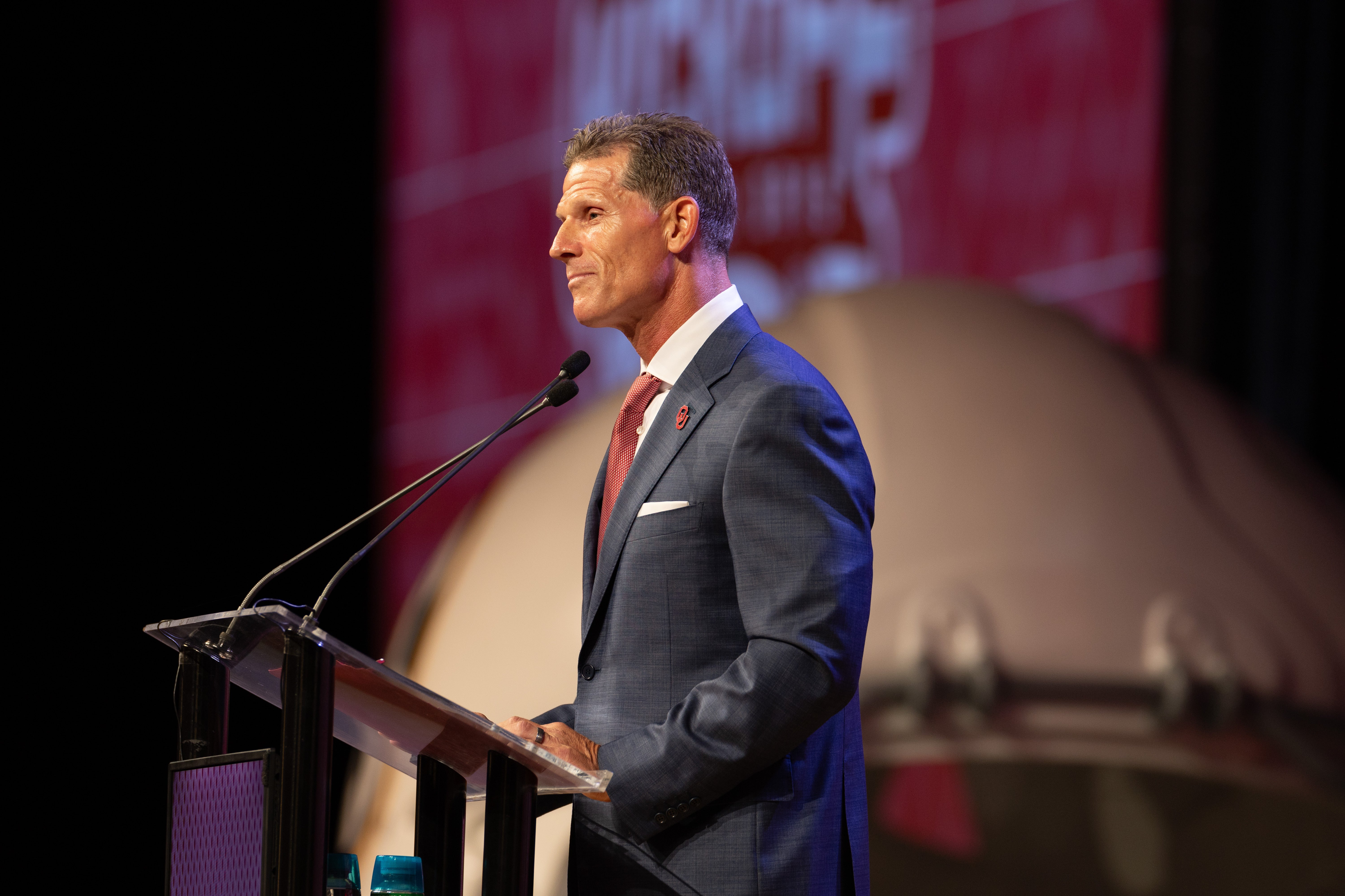Oklahoma Sooners head coach Brent Venables
