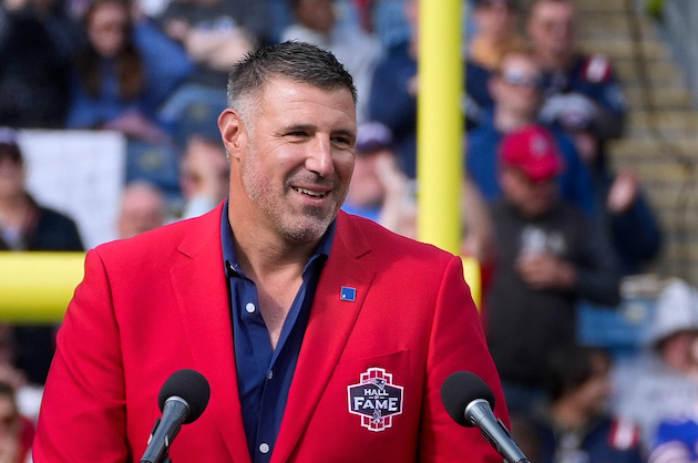 2023: Mike Vrabel thanks Patriots fans during a halftime celebration, after being inducted into the Patriots Hall of Fame.