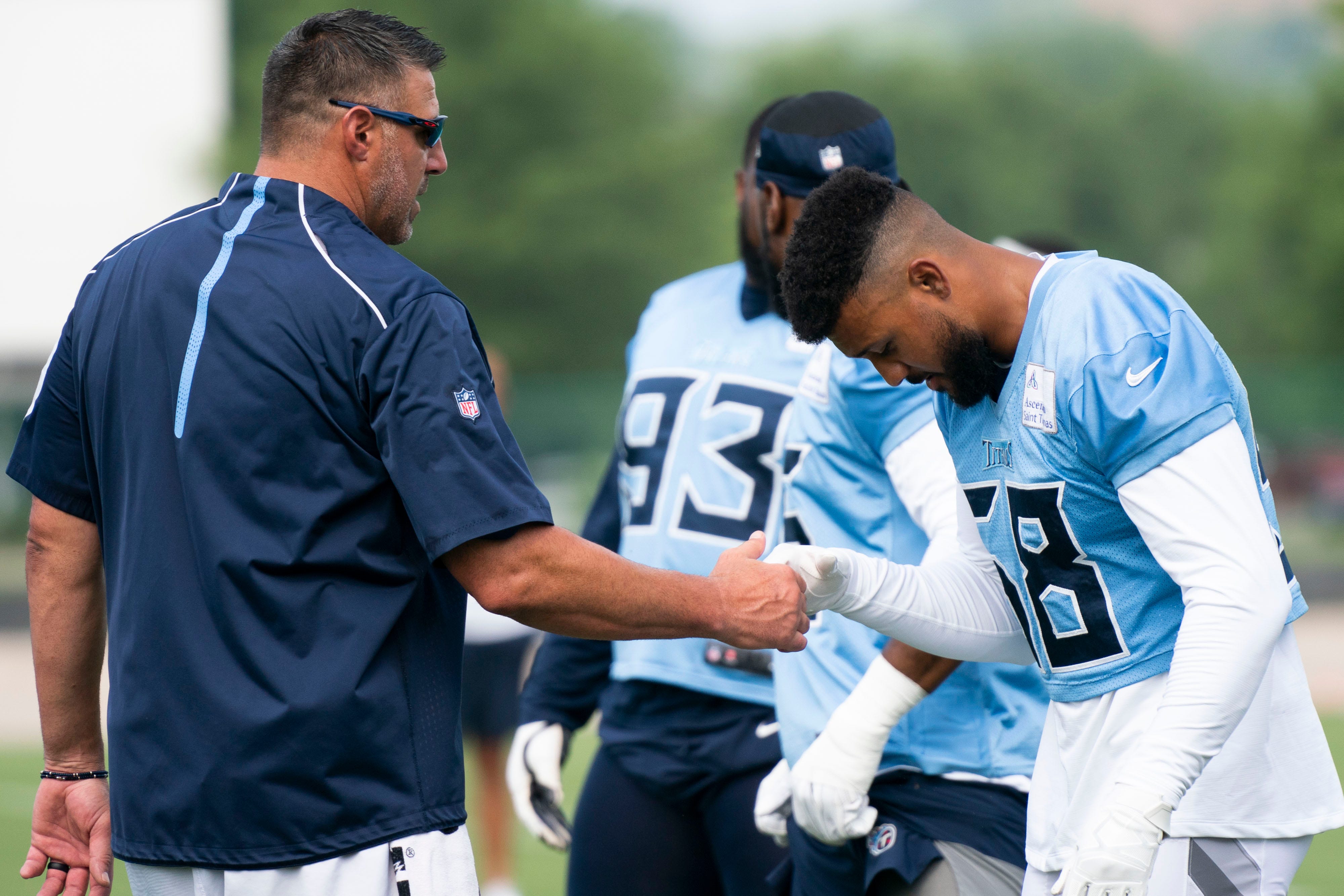 Tennessee Titans head coach Mike Vrabel shakes outside linebacker Harold Landry (58) hand during practice at Saint Thomas Sports Park Tuesday, June 14, 2022, in Nashville, Tenn. Nas Titans Mini Camp 002