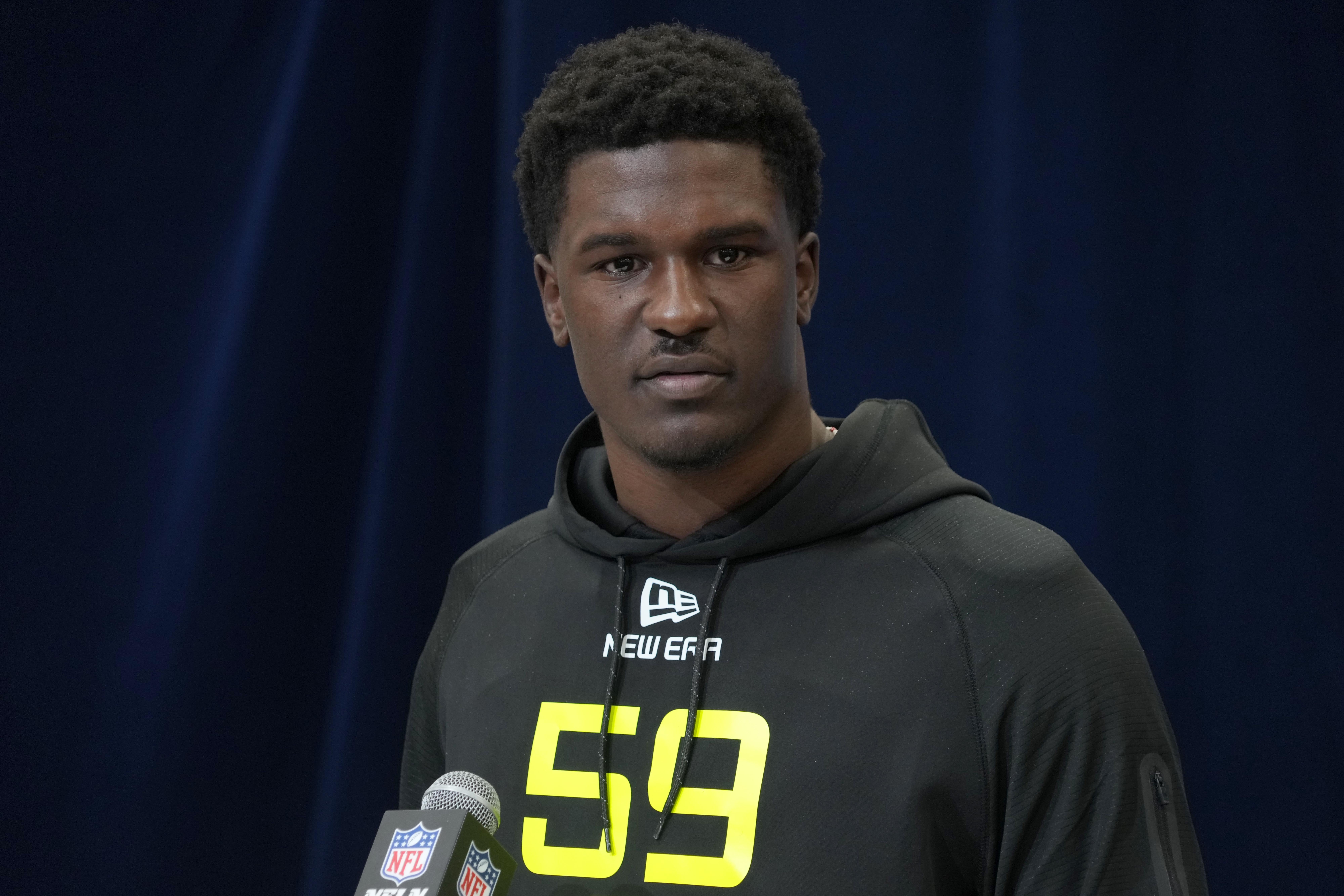 Feb 26, 2025; Indianapolis, IN, USA; Tennessee defensive lineman James Pearce (DL59) during the 2025 NFL Scouting Combine at the Indiana Convention Center.